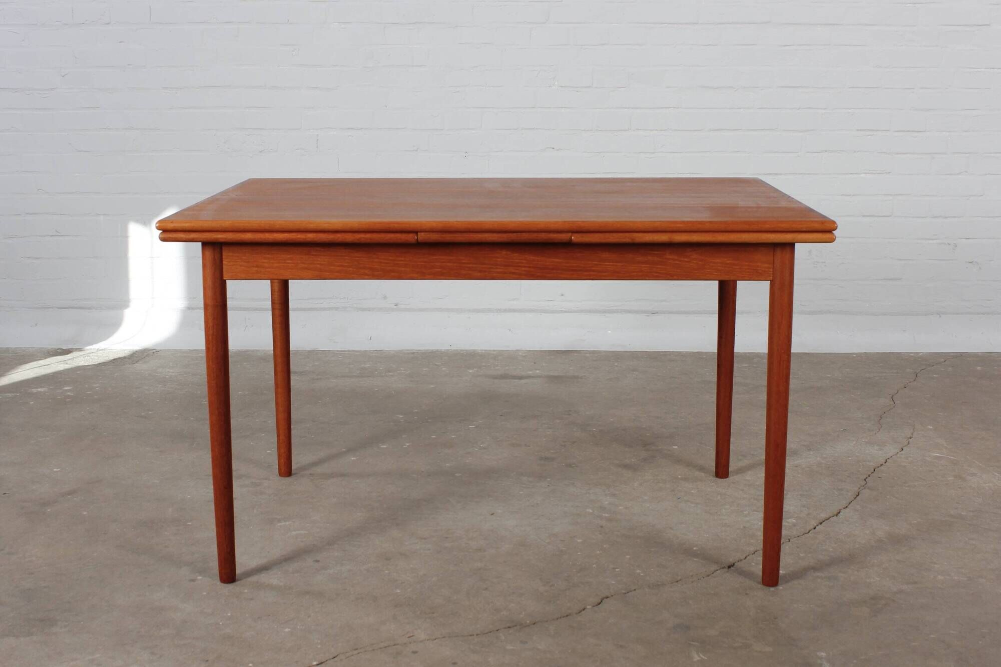 Vintage teak dining table 4-6 pers Danish design kitchen table 60s