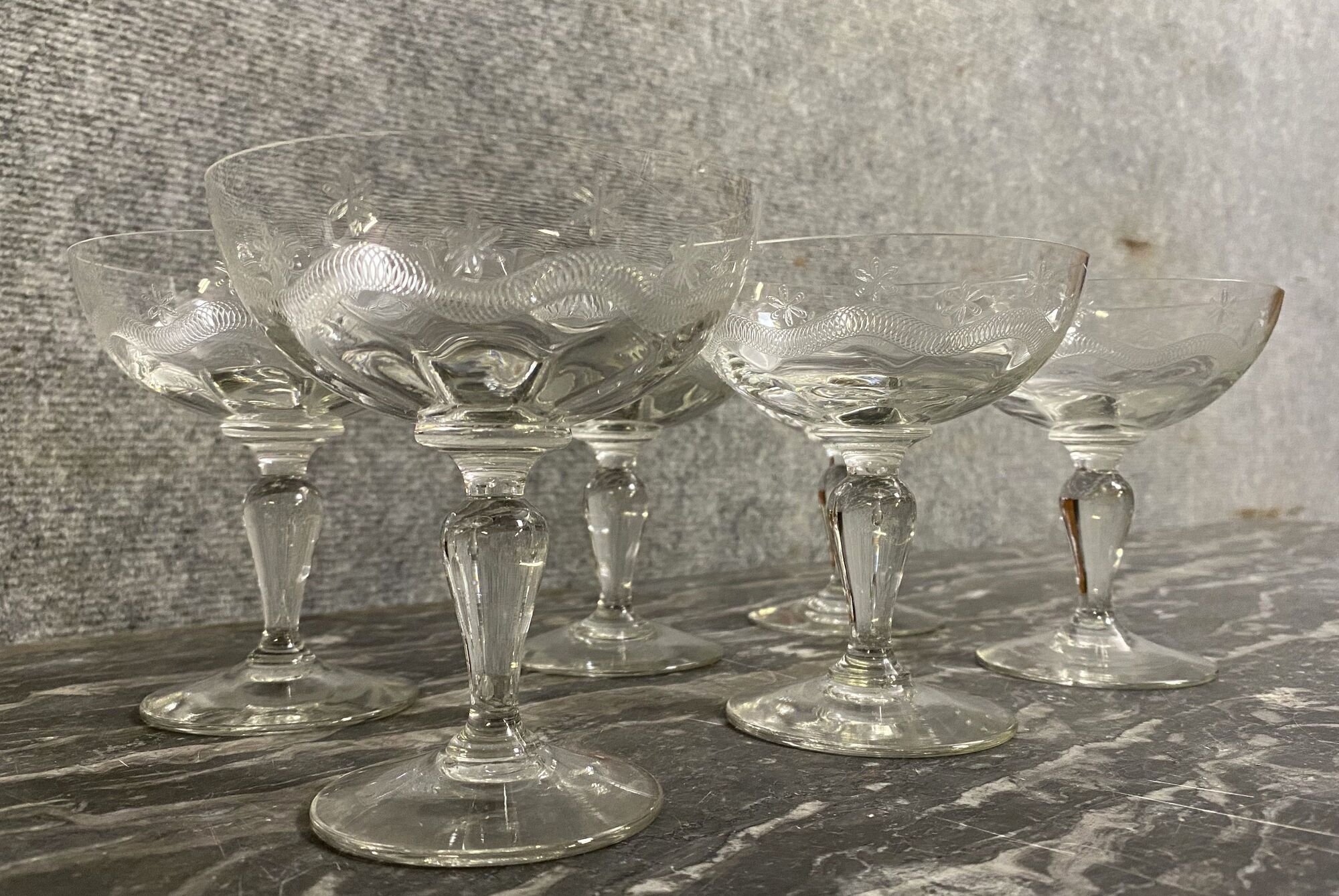 6 coupes à champagne en cristal ciselé époque Art Déco vers 1925-1930