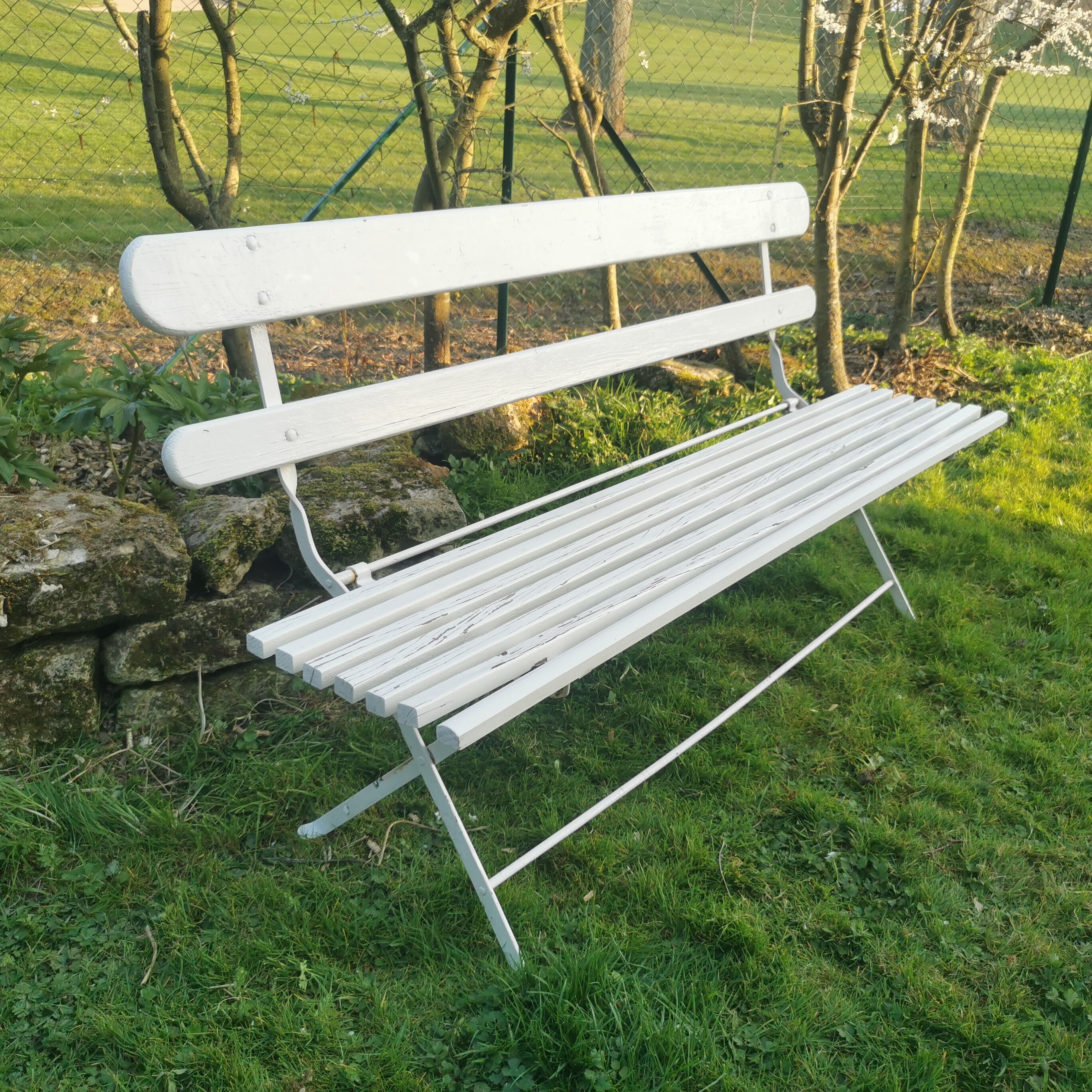 Folding garden bench