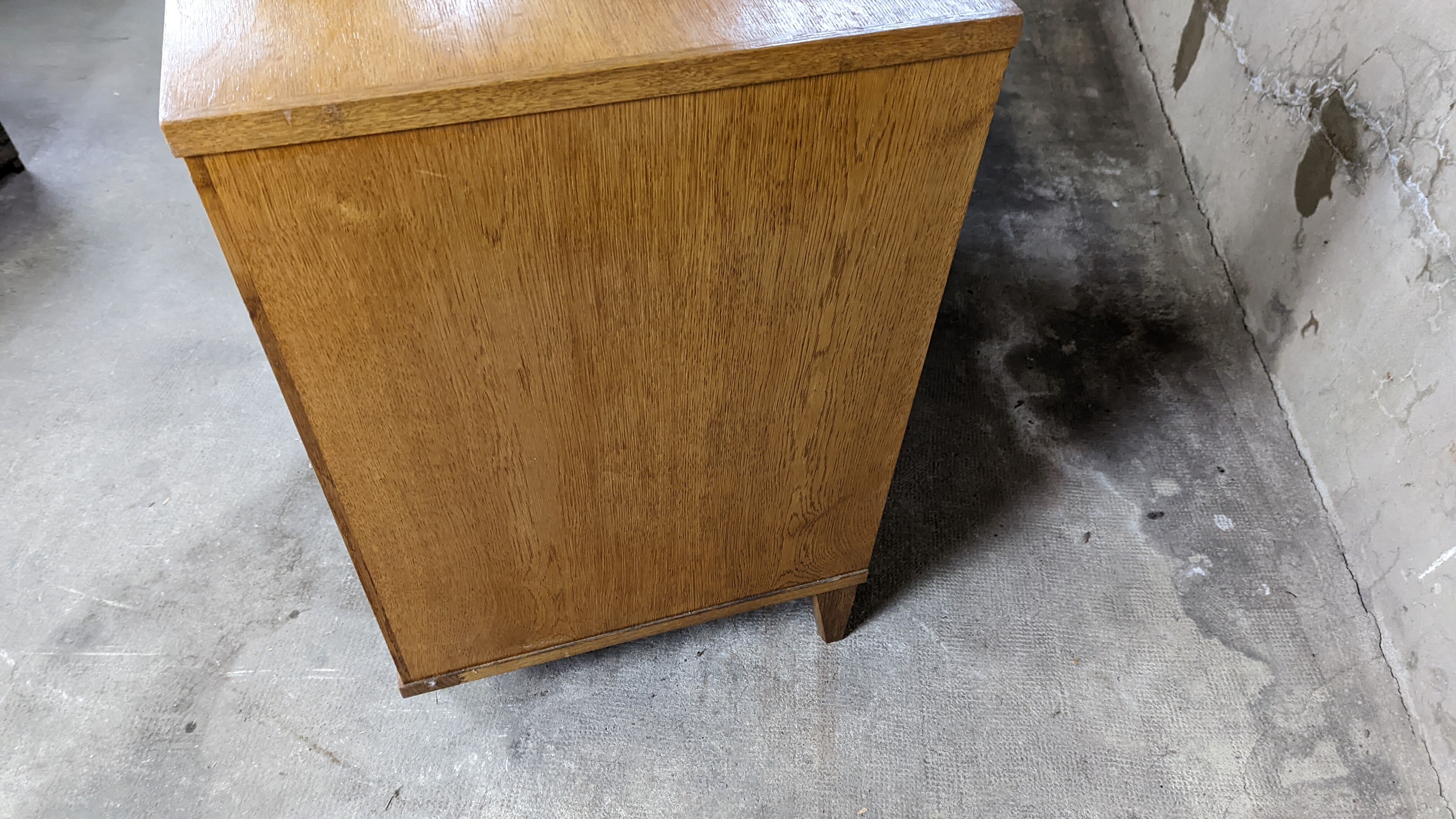 Scandinavian compass foot dresser