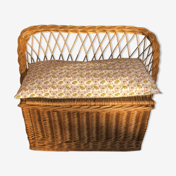 Rattan chest bench and its cushion