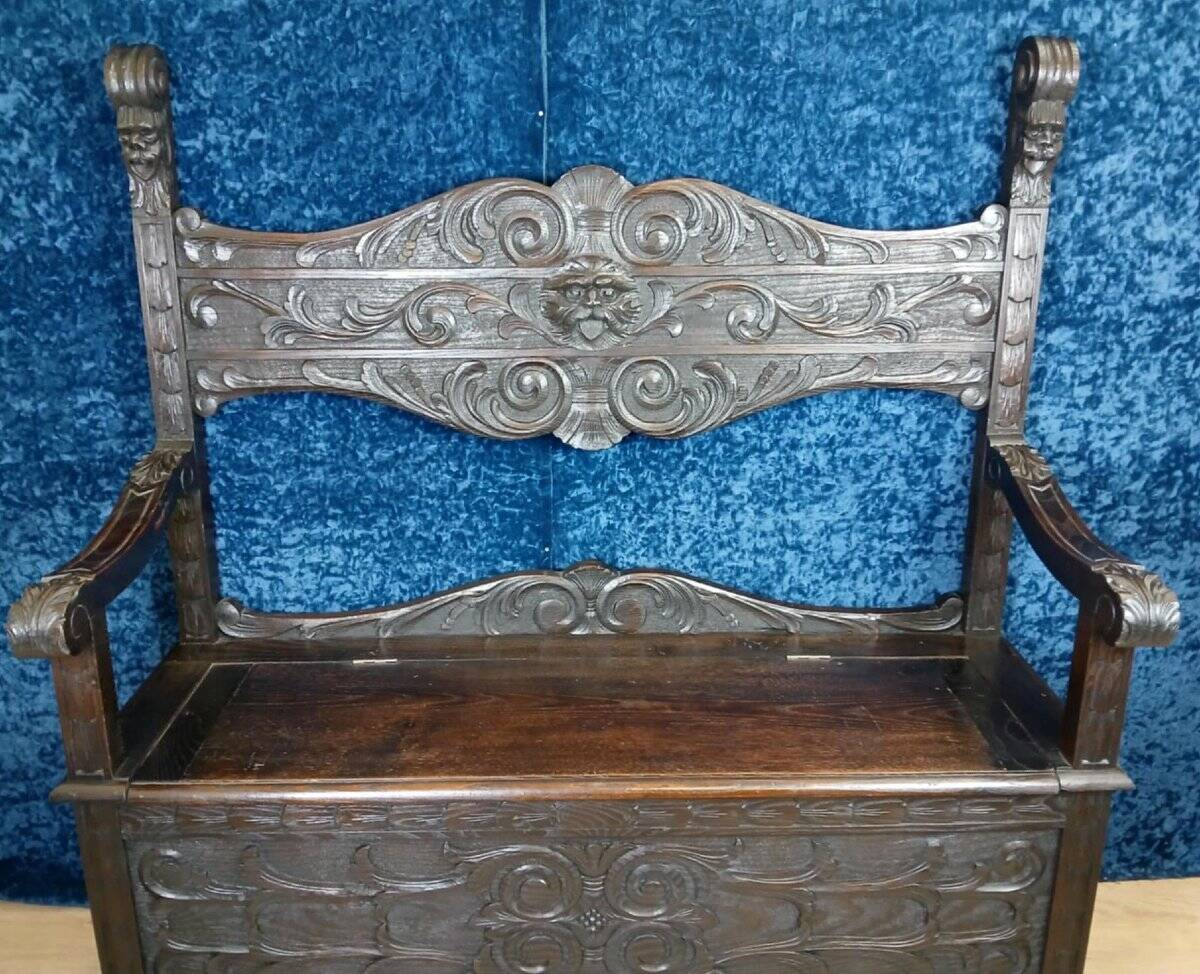 Italian Renaissance style solid wood storage bench