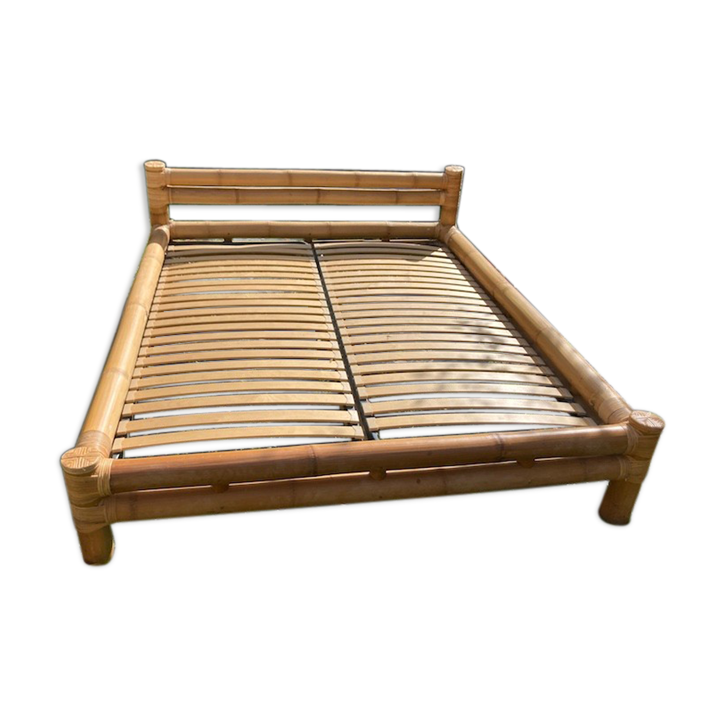 Vintage bed 160x200 and 2 bamboo bedsides