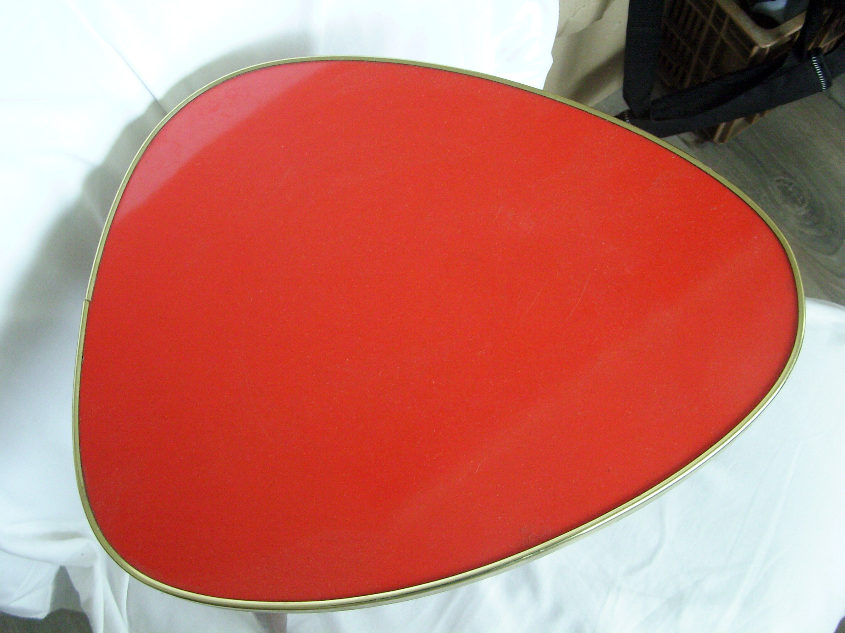 Plant holder tripod in red formica