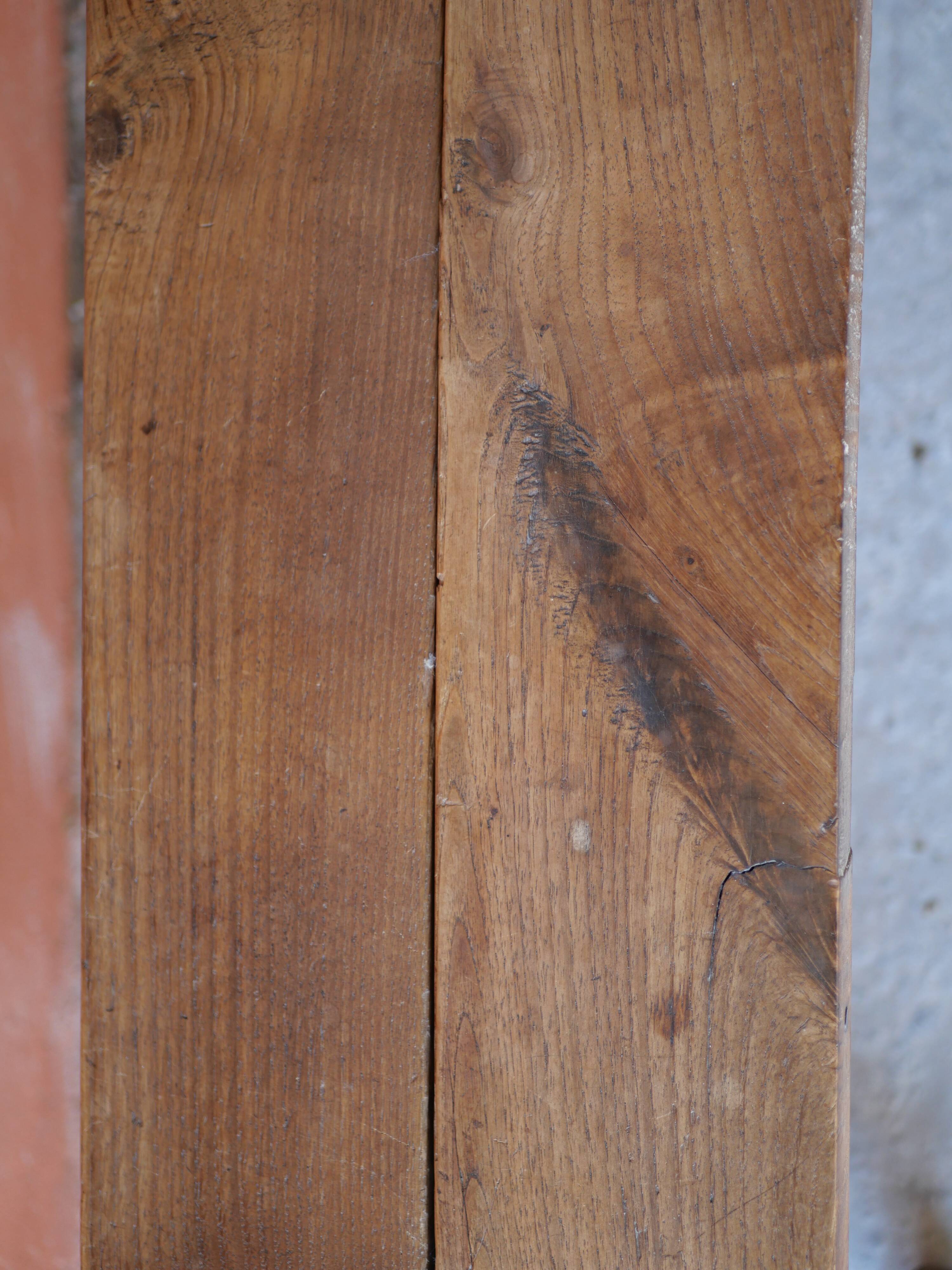 Paire de bancs de ferme en bois