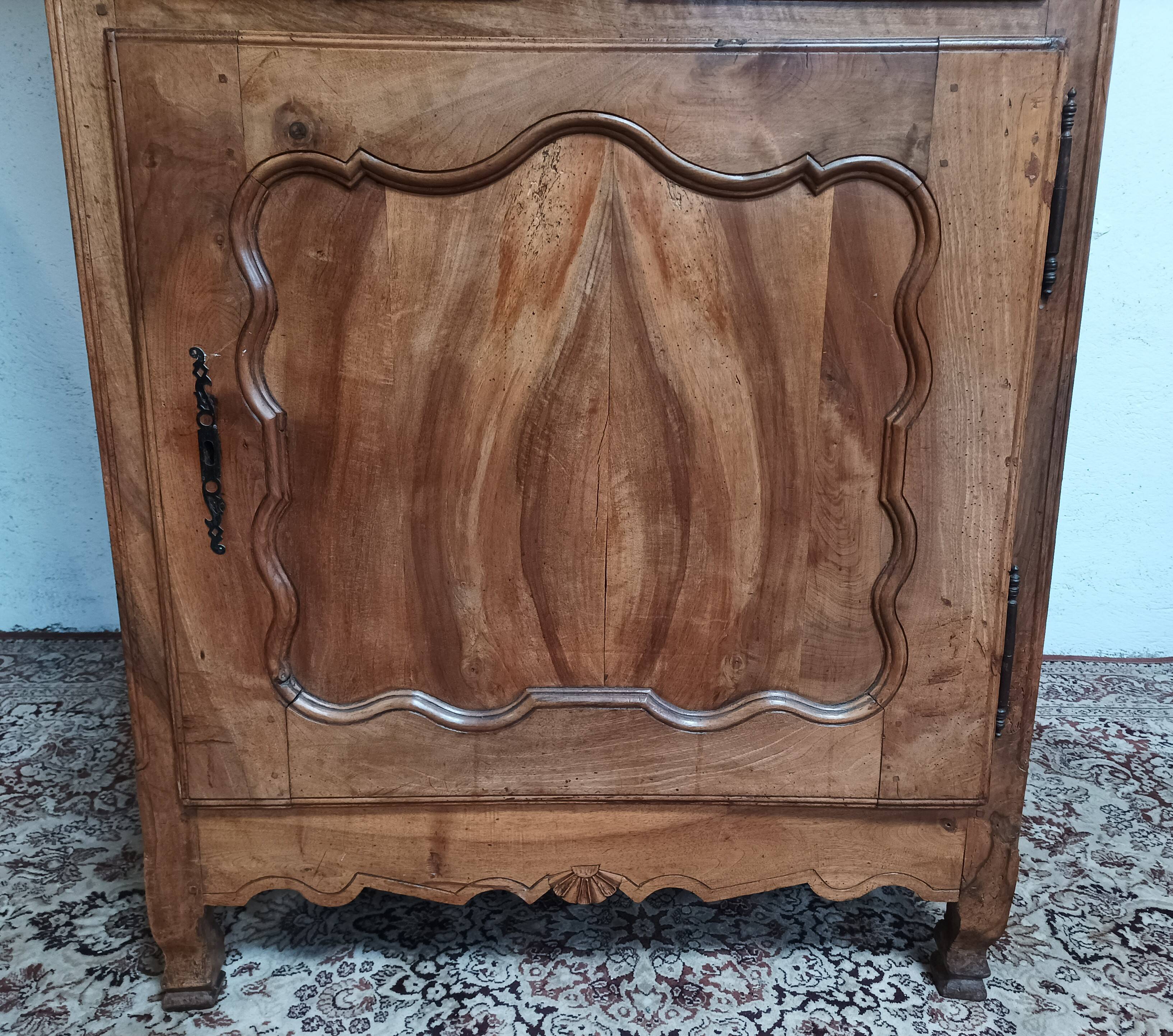 Louis XV standing man in walnut 18th century