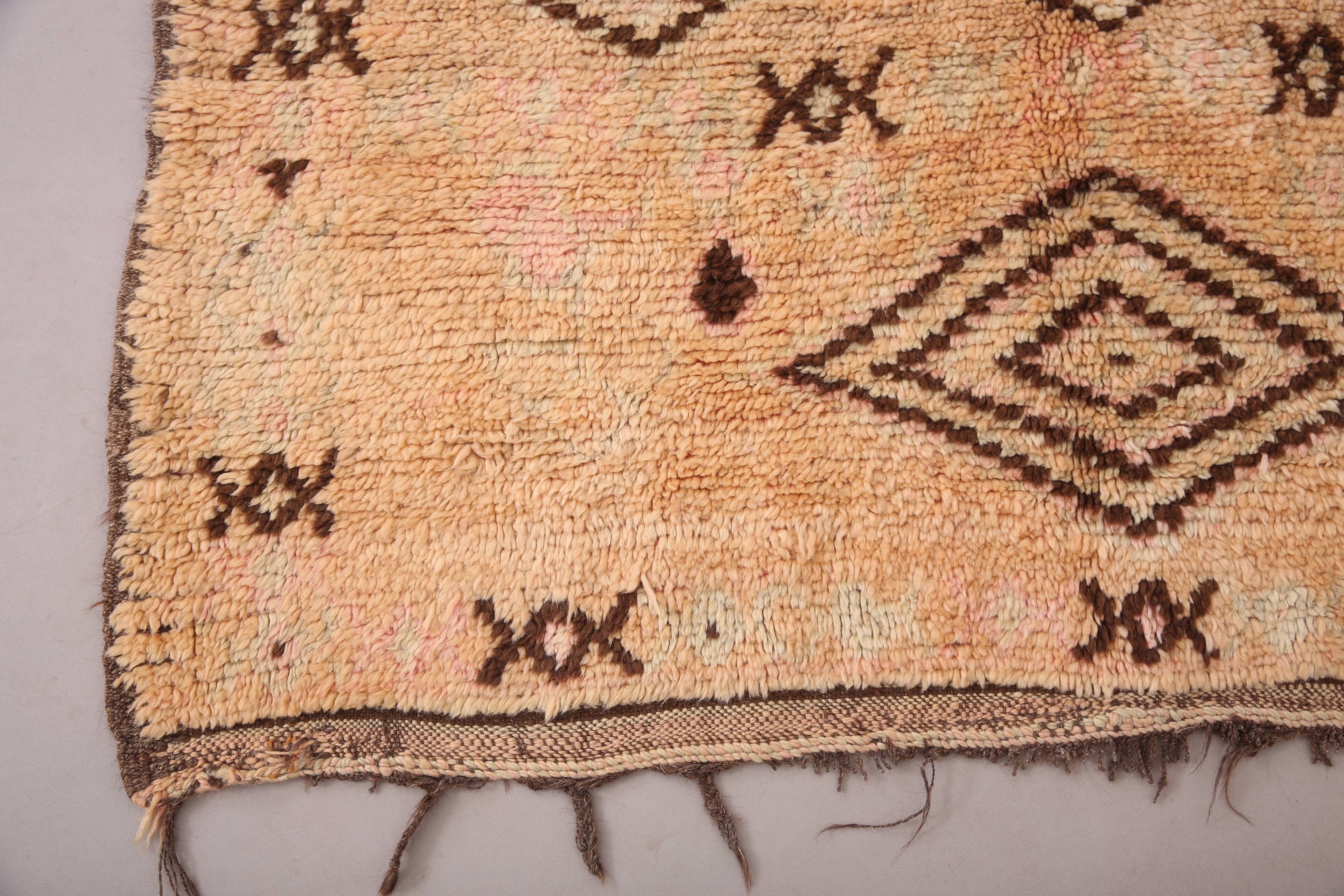Peach Vintage Moroccan Rug 137 x 270 cm - Berber Rug Handmade - Wool Rug