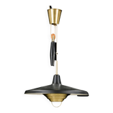 Lampe suspendue anonyme à contrepoids en métal noir et laiton, Suède, 1950