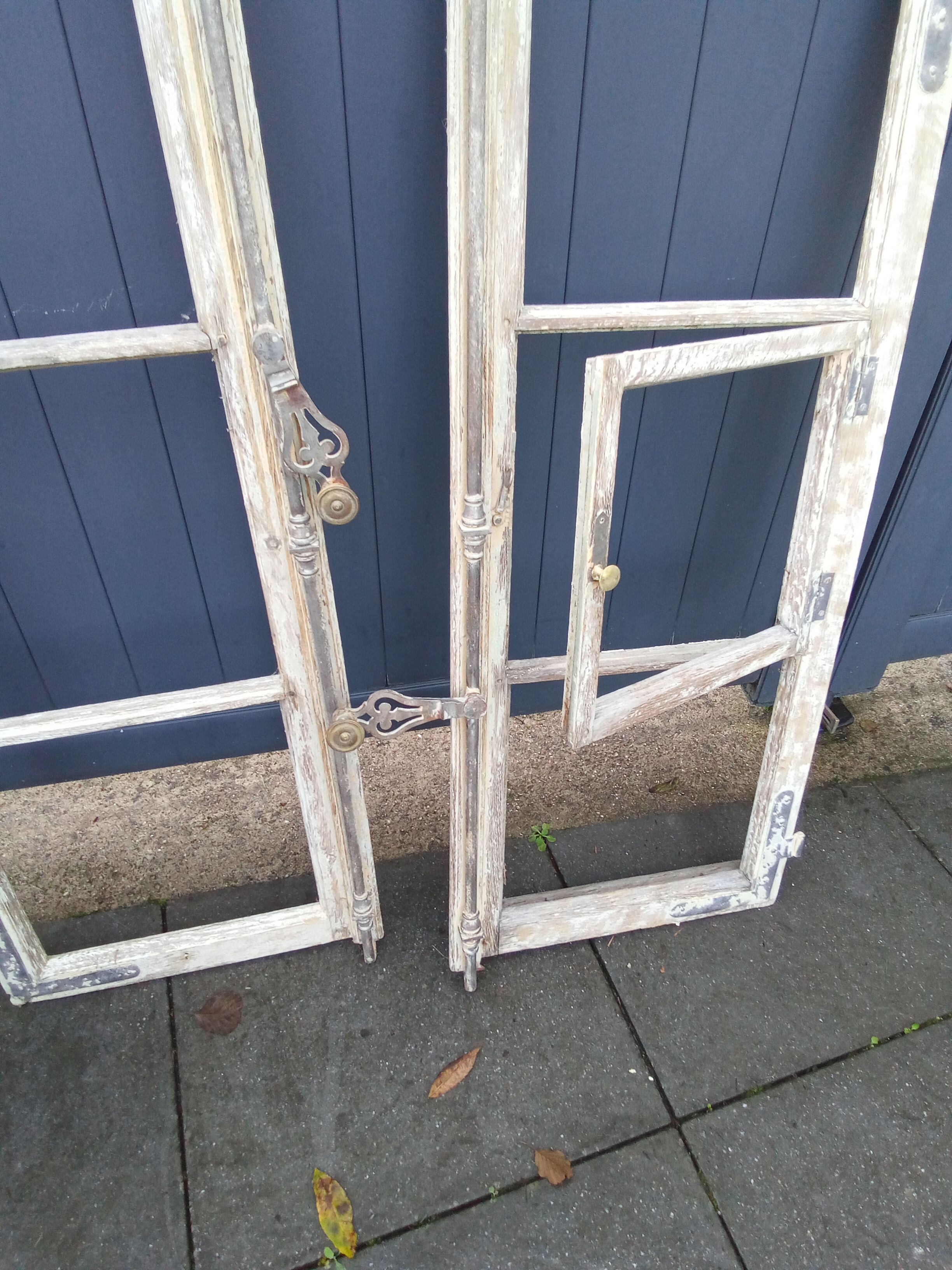Pair of windows 1920