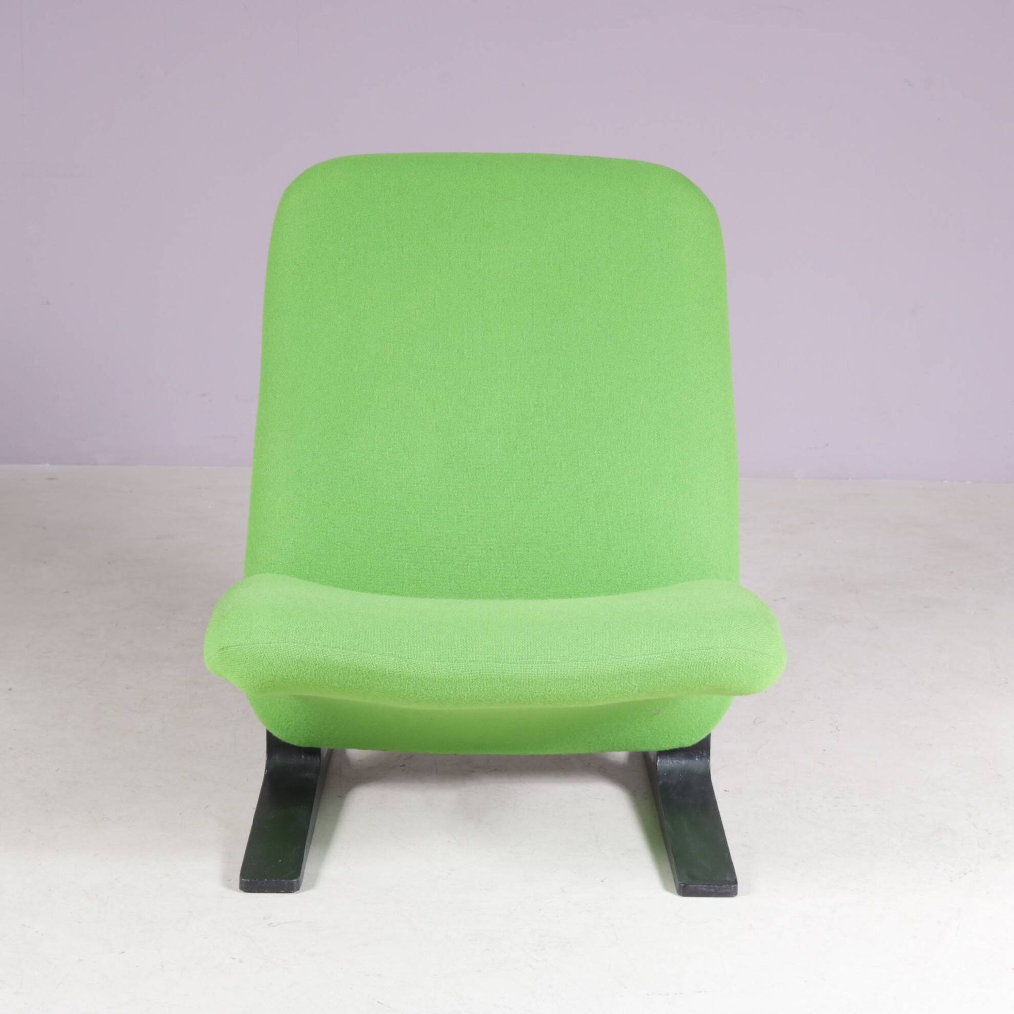 1970s Concorde easy chair green with black base Pierre Paulin for Artifort