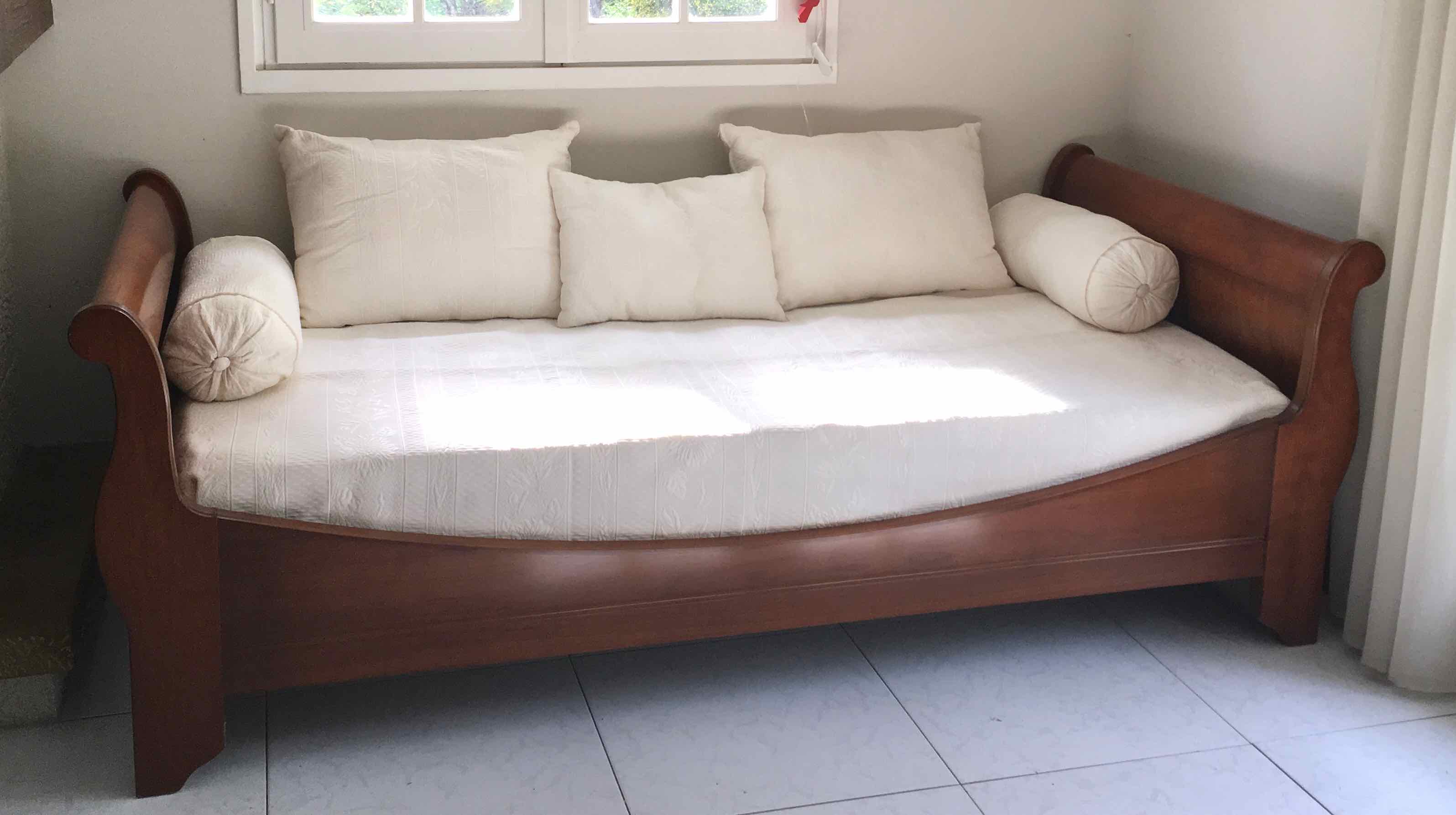 Cherry corner bed bench
