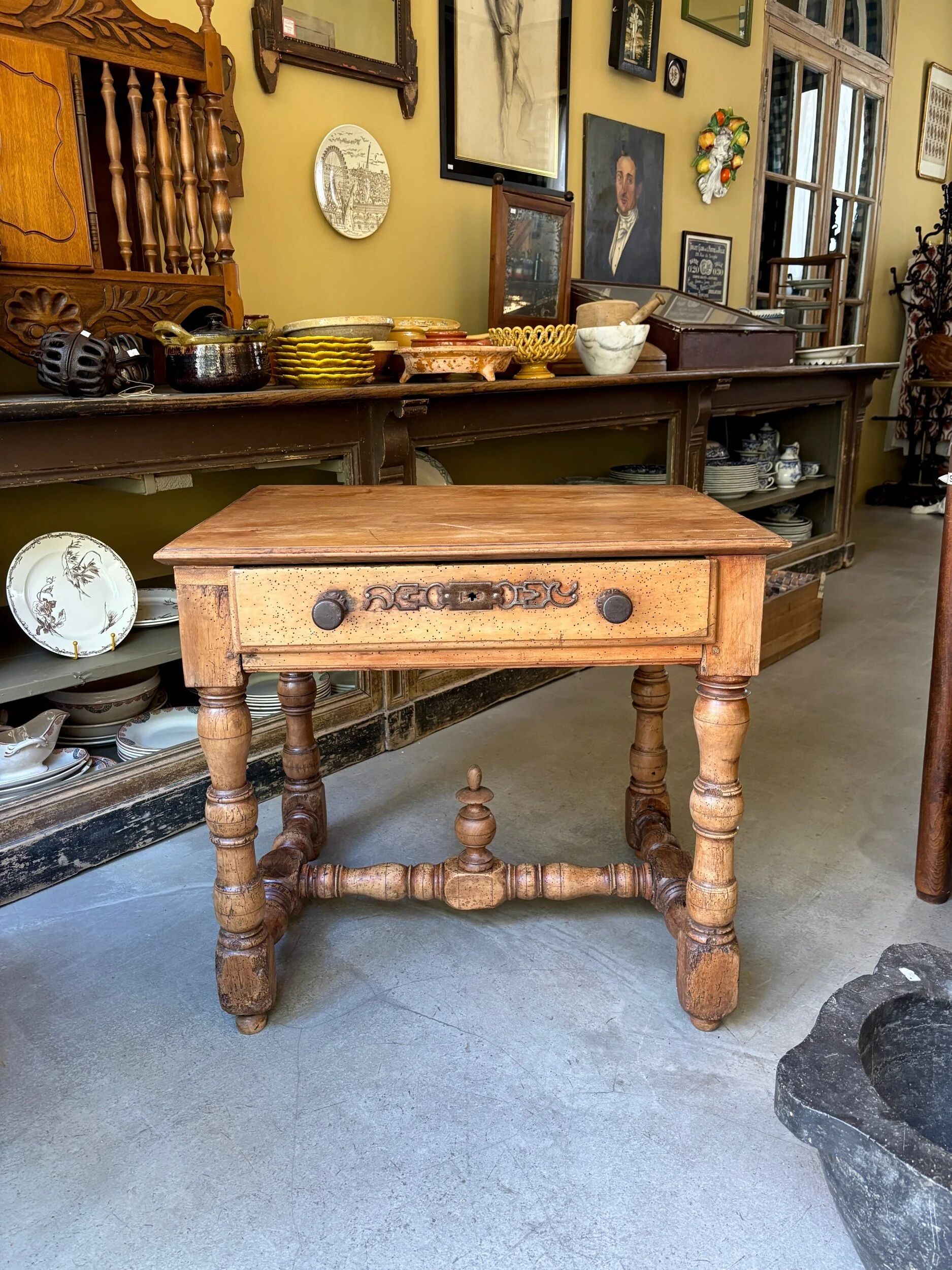 Bureau, table d'appoint 1 tiroir en bois clair