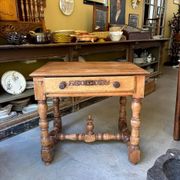 Bureau, table d'appoint 1 tiroir en bois clair
