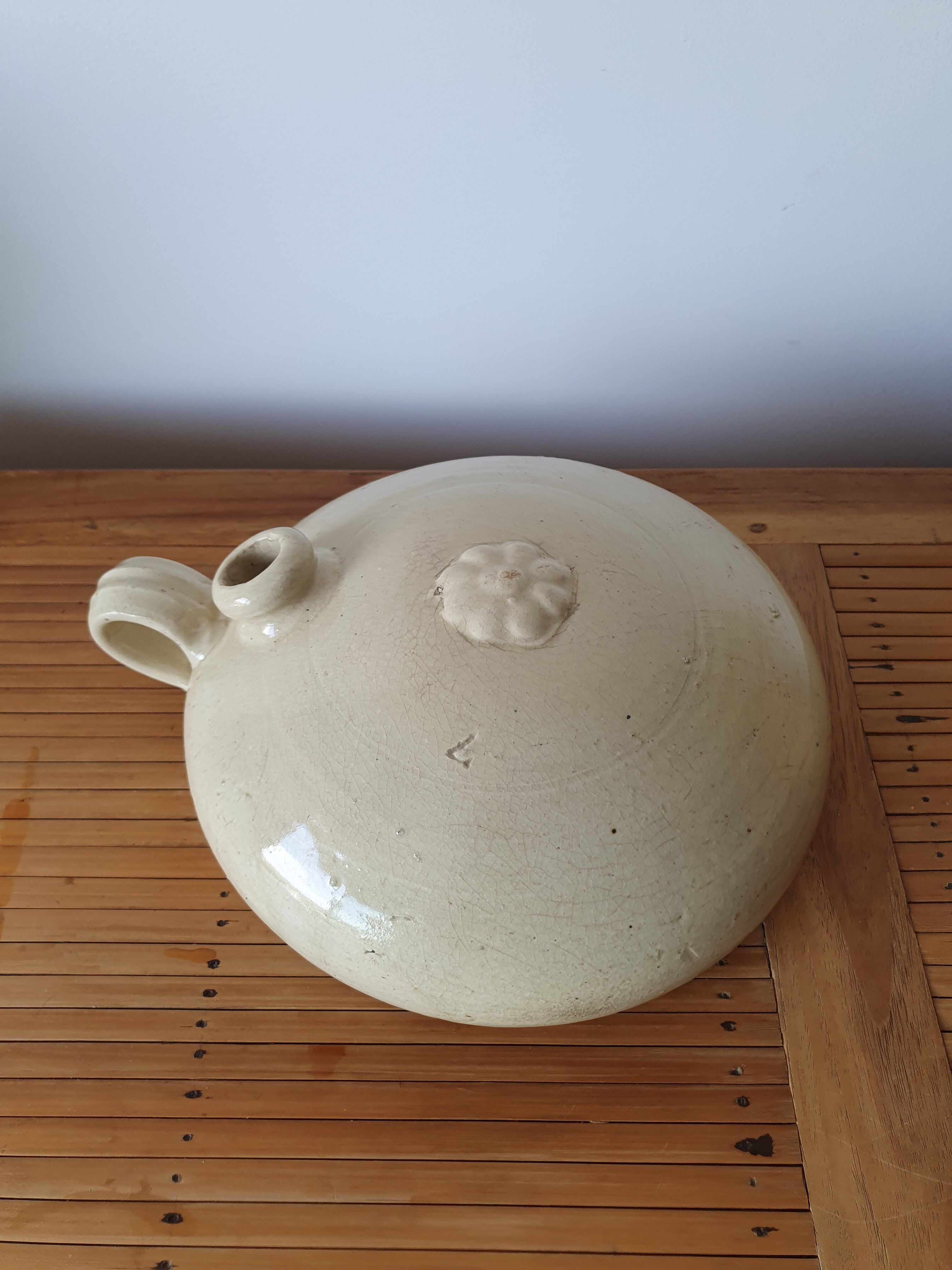 Ancient Gourd hot water bottle shape toad in beige sandstone