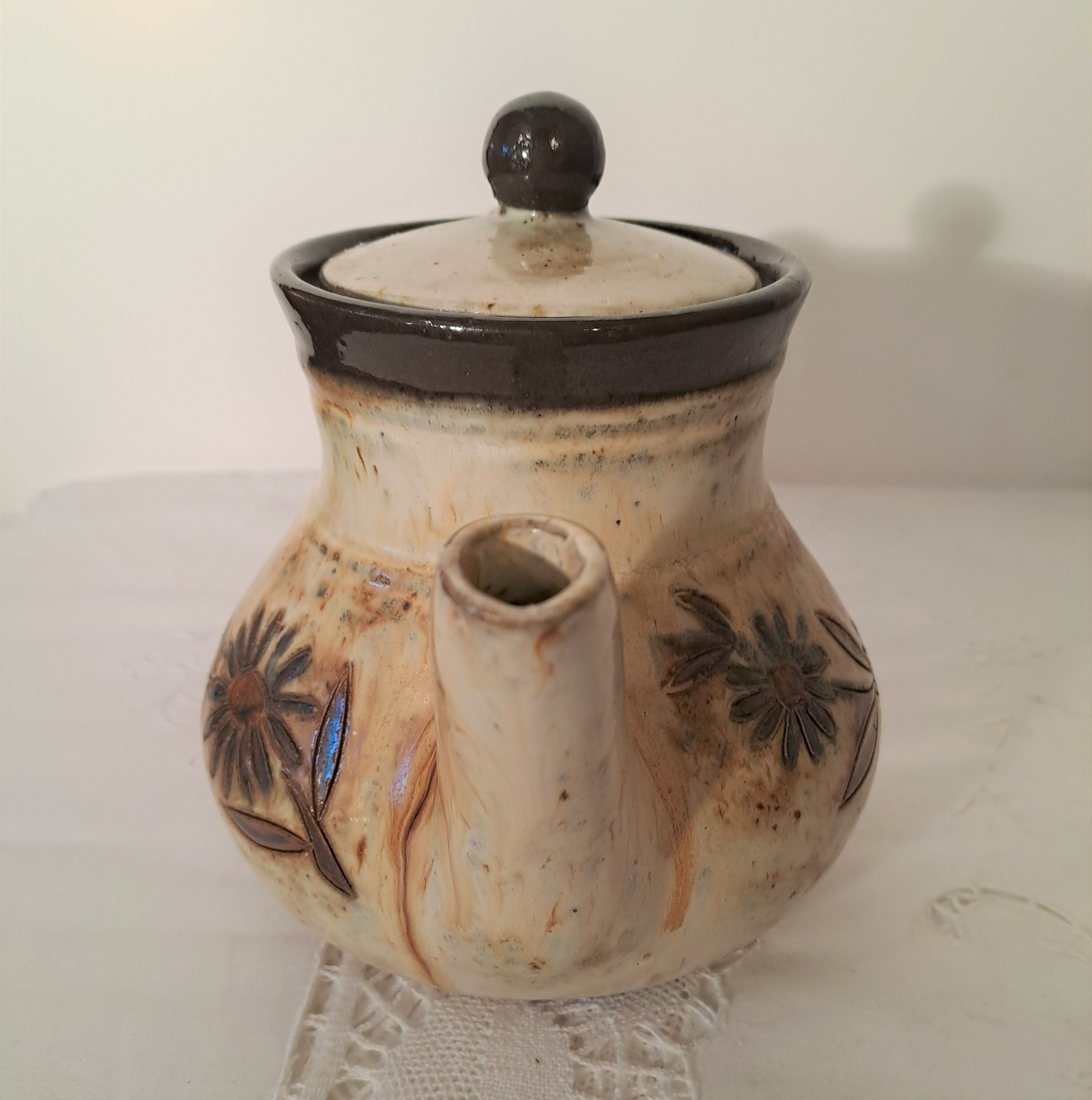 Teapot in Bouffioulx stoneware