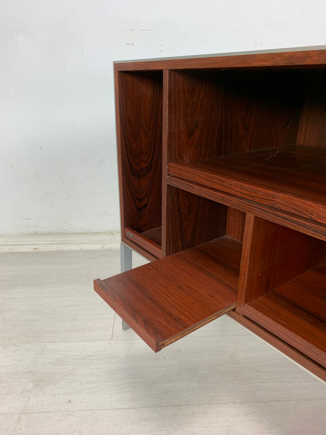 Hi-fi bang and olufsen cabinet