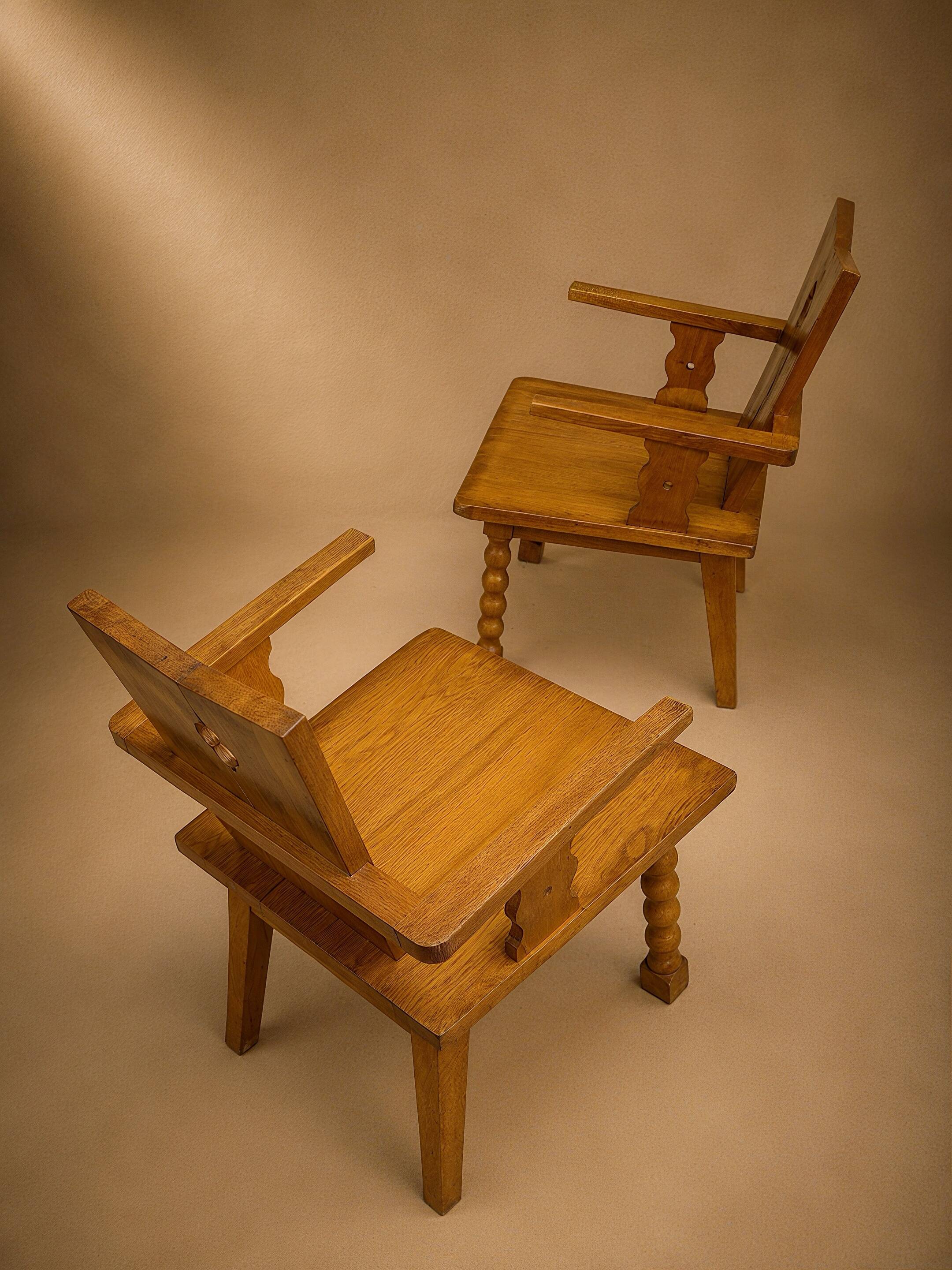 Paire fauteuils brutaliste chêne France Circa 1950