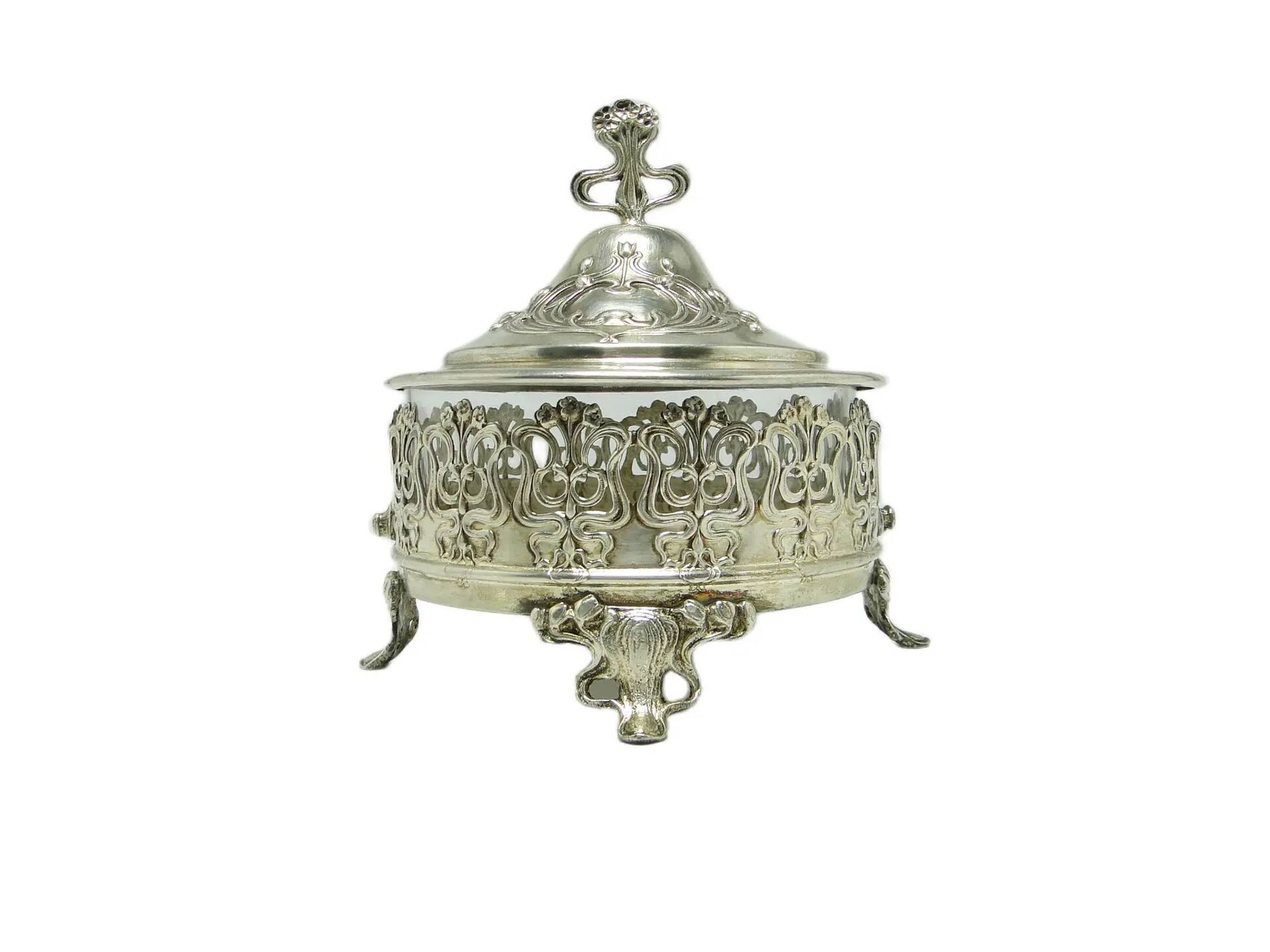 Bonbonniere, Art Nouveau, silver-plated brass, Germany, early 20th century