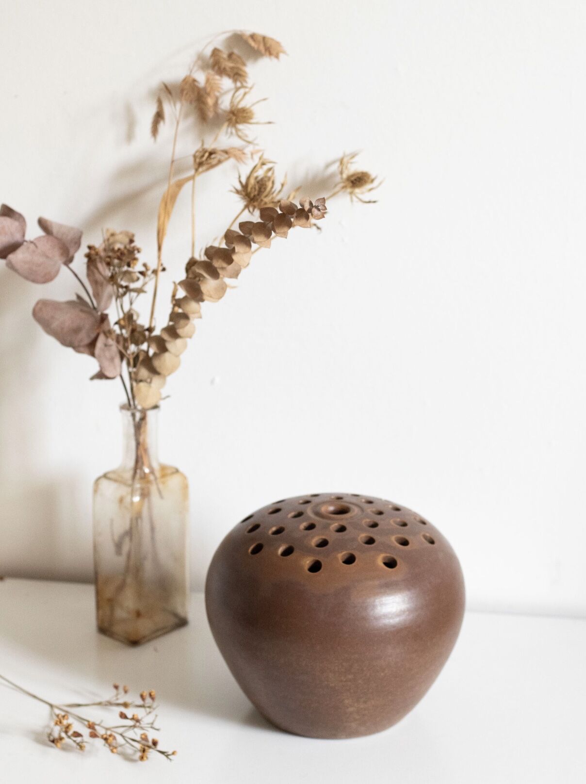 Large sandstone flower spike signed Philippe Aubert