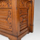 Banc coffre Gothique d'église en chêne sculpté, vers 1880