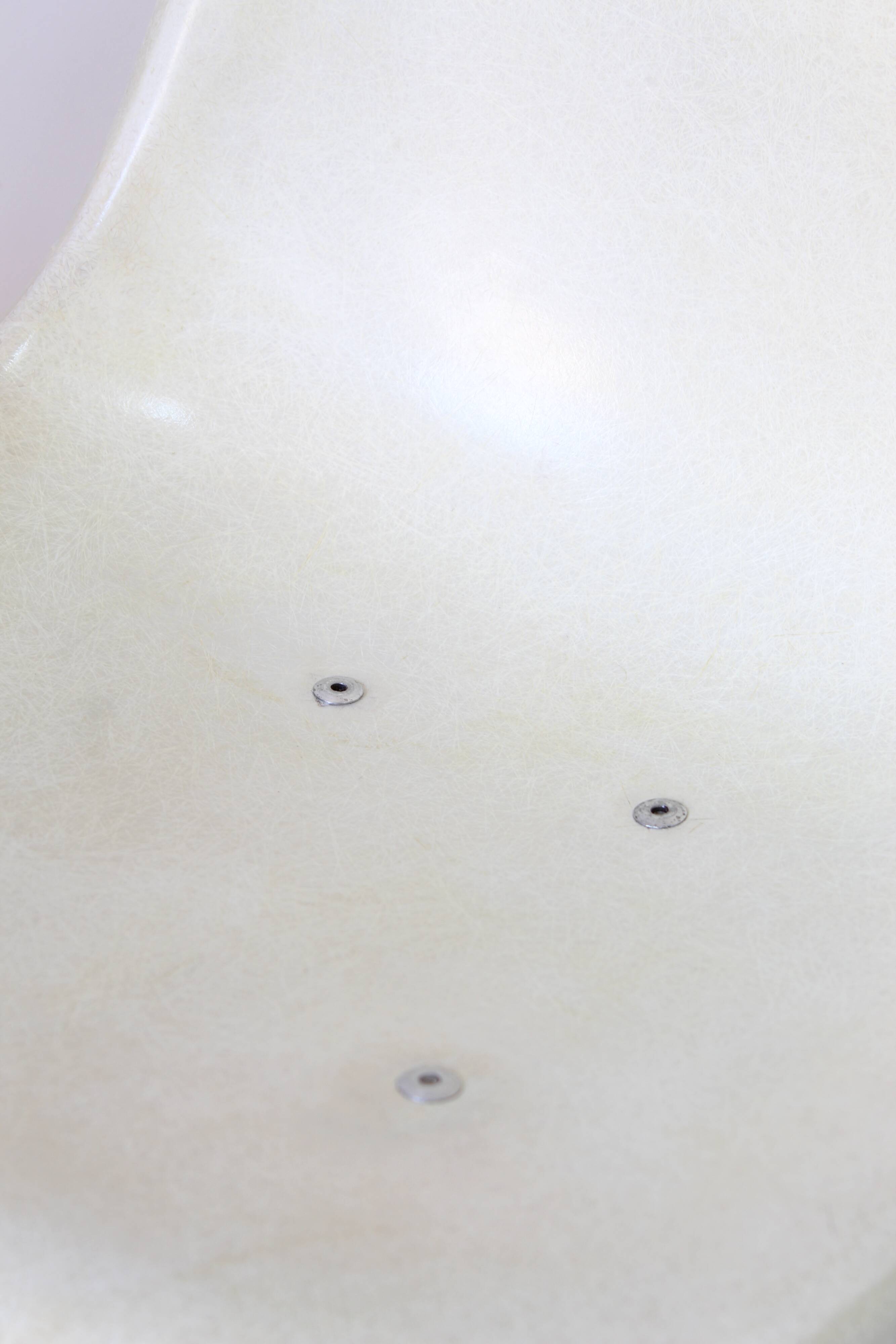 DSX fiberglass chair by Charles & Ray Eames for Herman Miller