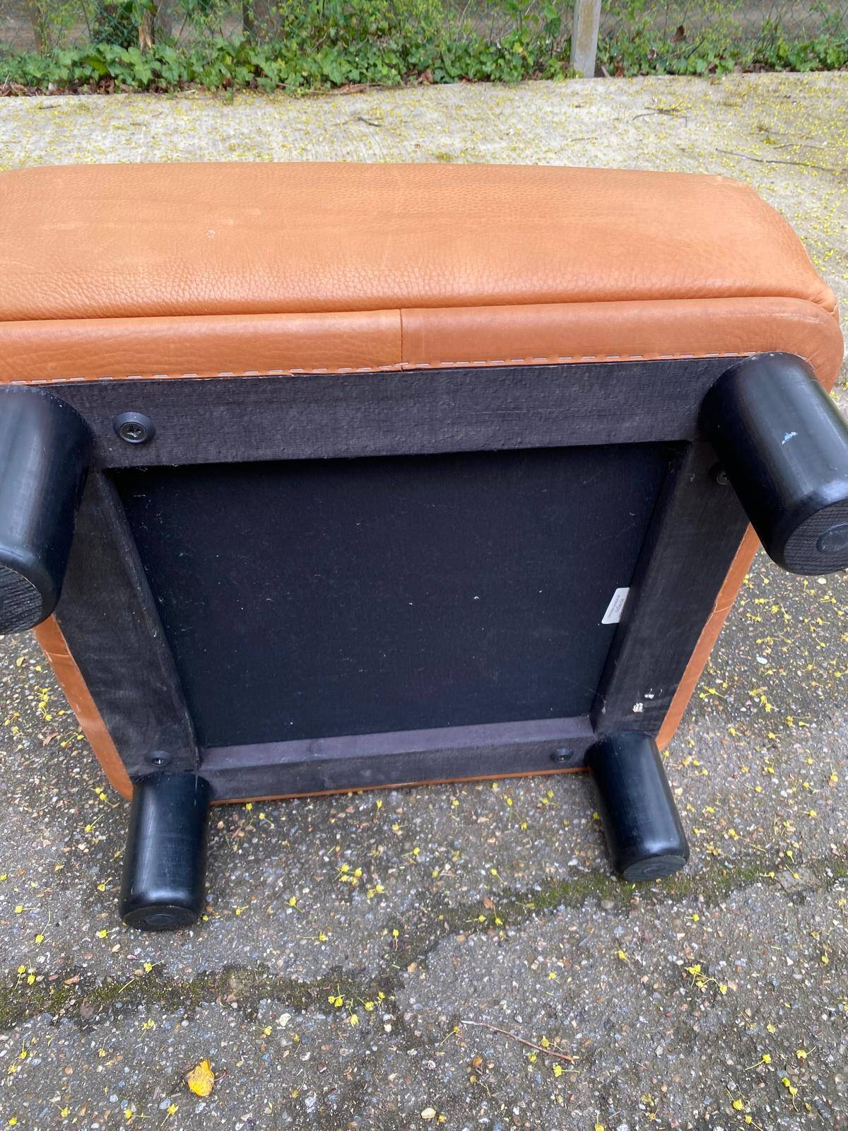 Scandinavian pouf design in brown leather, made in Switzerland by De Sede.