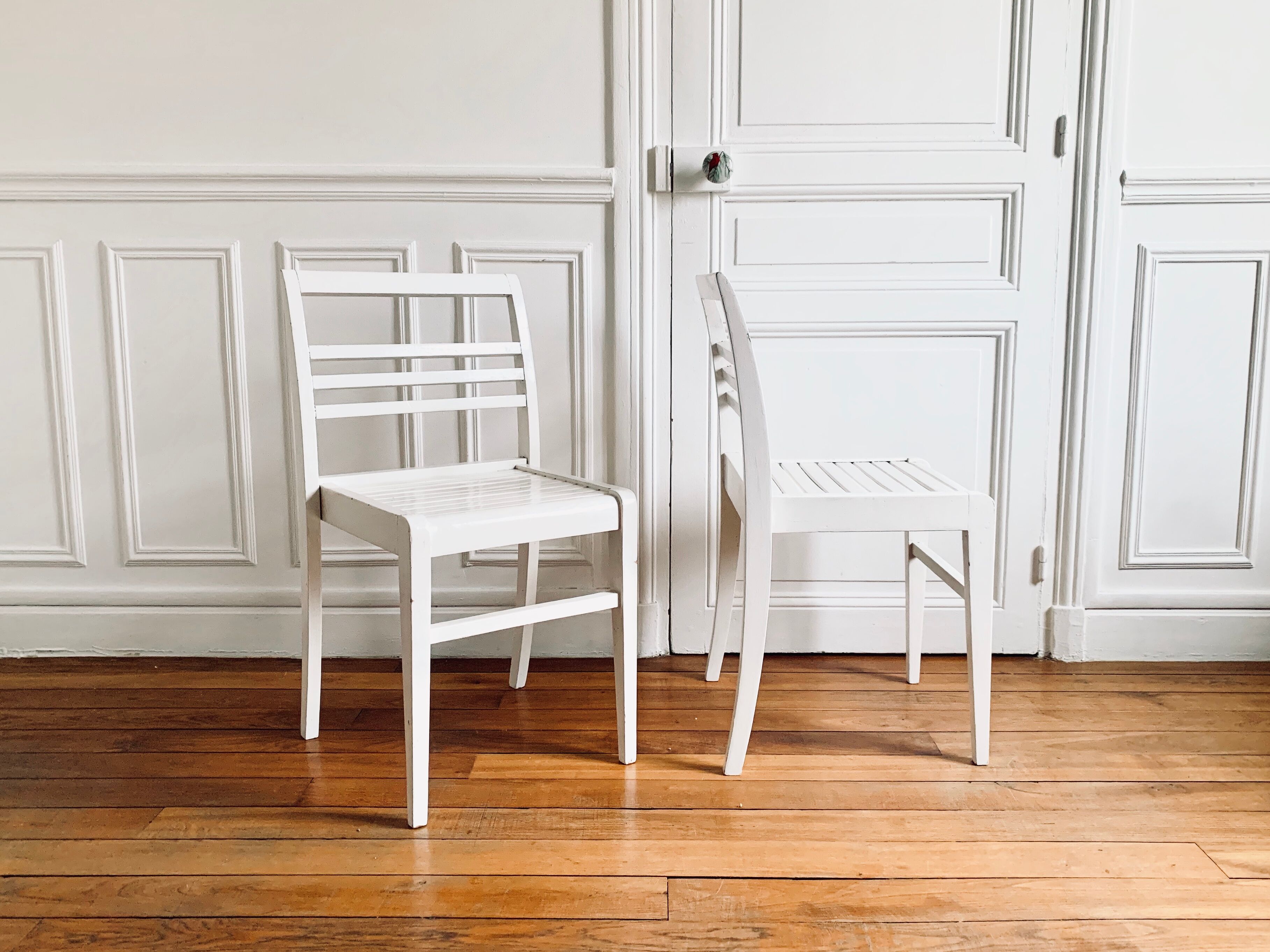 Paire de chaises par René Gabriel