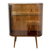 Vitrine vintage avec lattes en verre – Placage de noyer chaud et style Art Déco