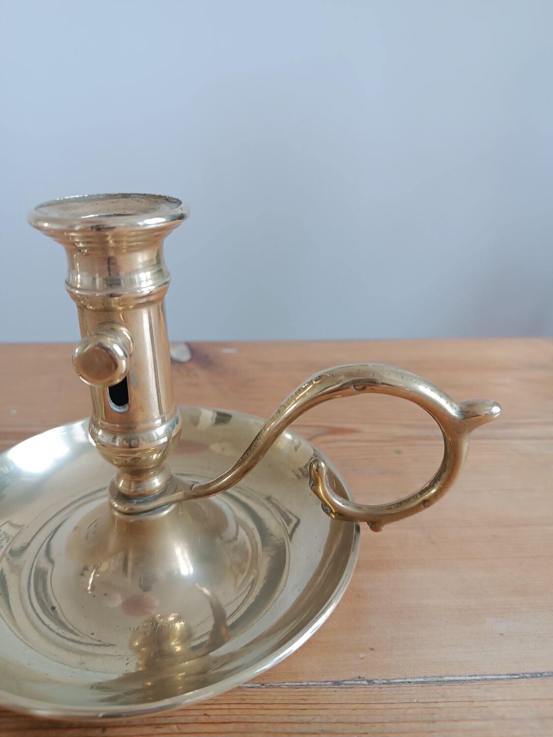 Duo of candlesticks 'cellar rat' in gilded brass