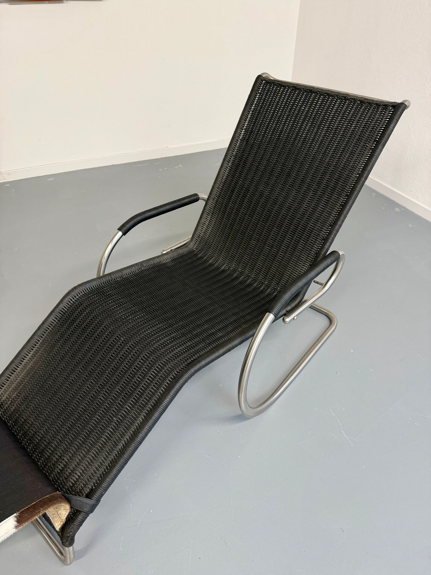 Fauteuil Lounge design Tecta par Mies Van Der Rohe réglable vintage