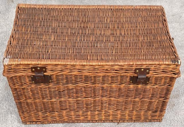 Wicker trunk