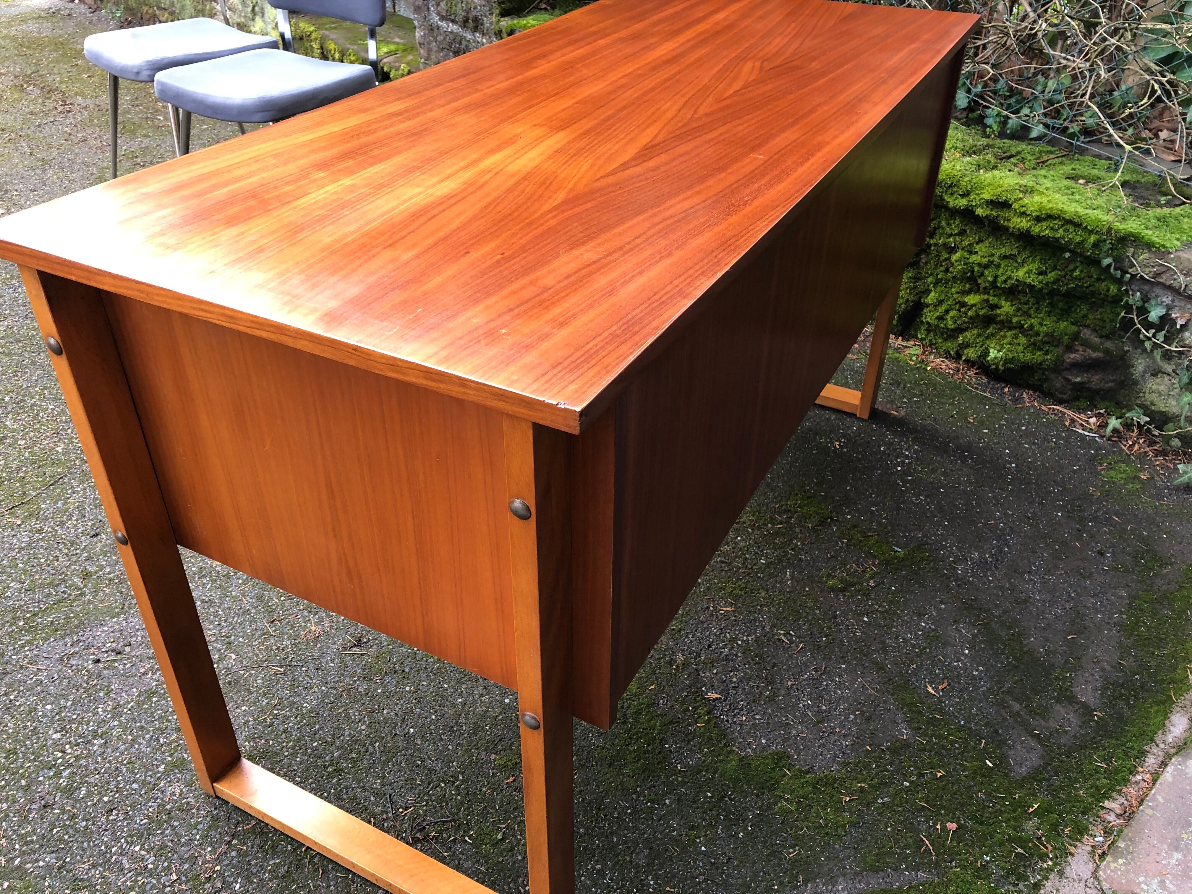Bureau scandinave en teck et hêtre vernis années 60