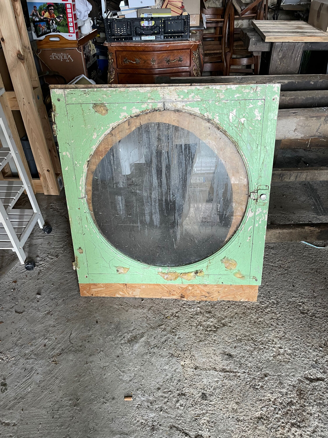 Bull's eye window frame