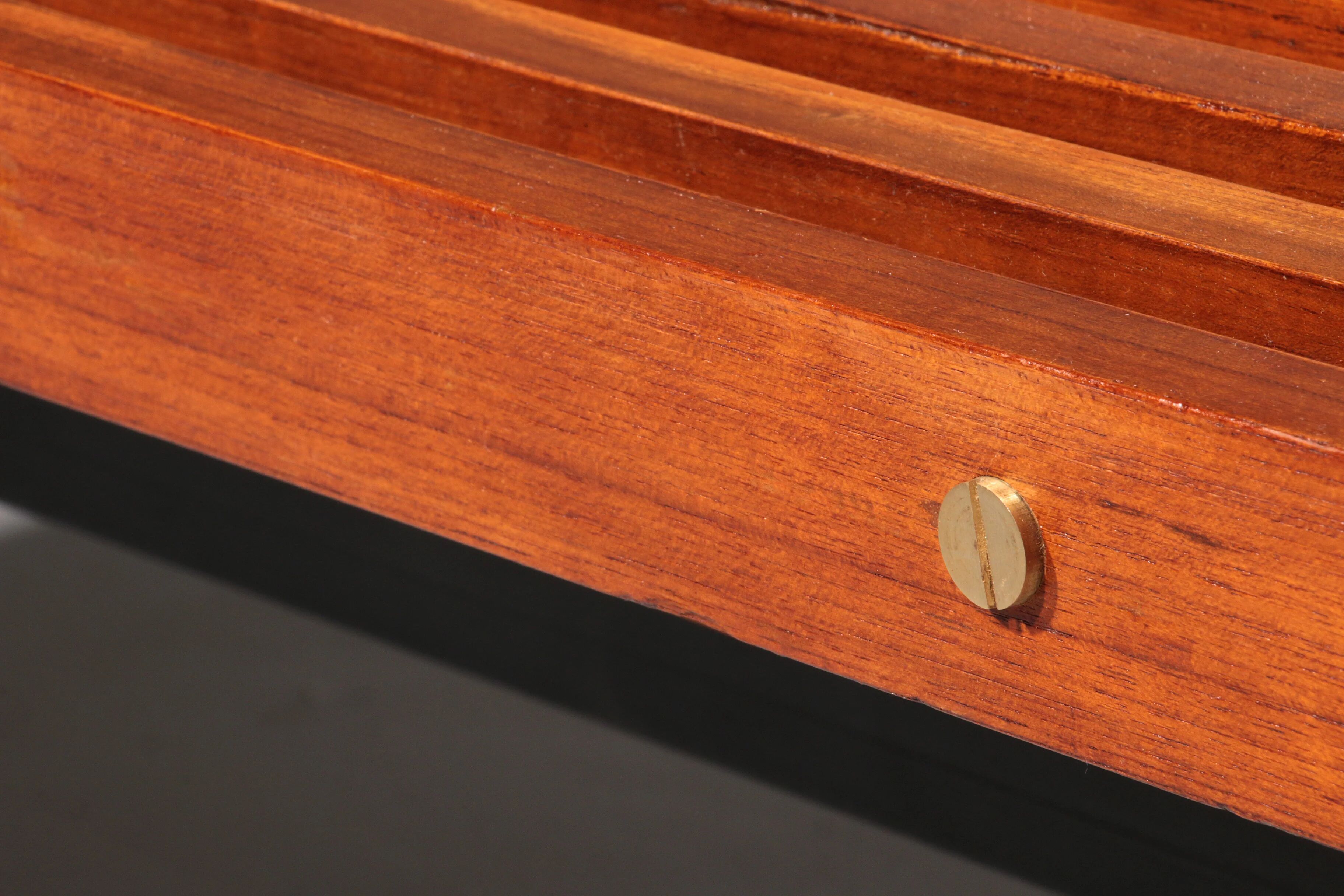 Banc en teck et métal, fabriqué en Italie, années 1970