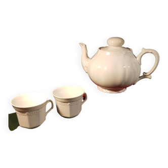 Teapot and 2 cups