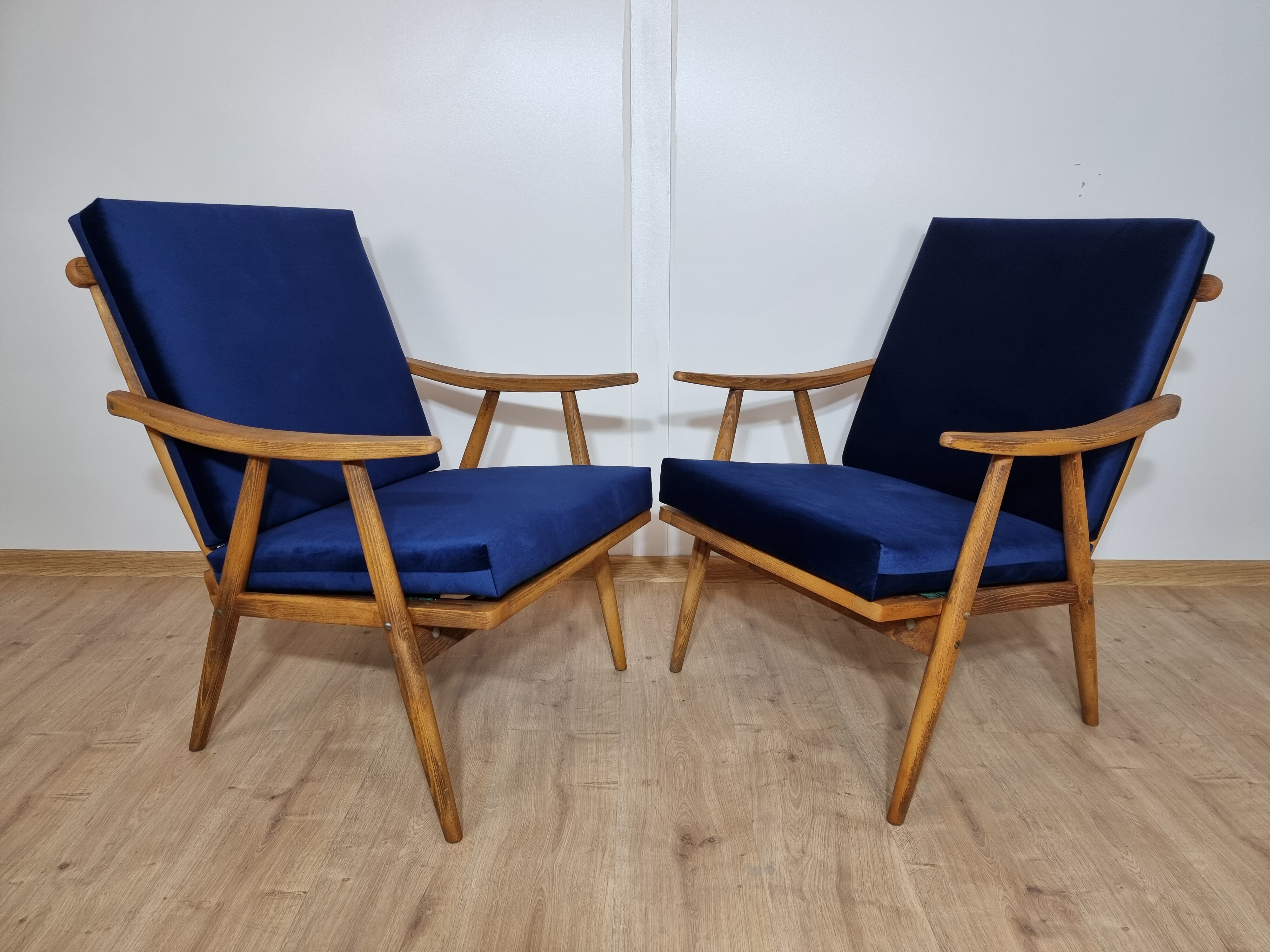 Boomerang" model armchairs by Ton