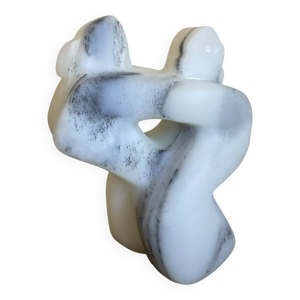 Statuette en marbre datée