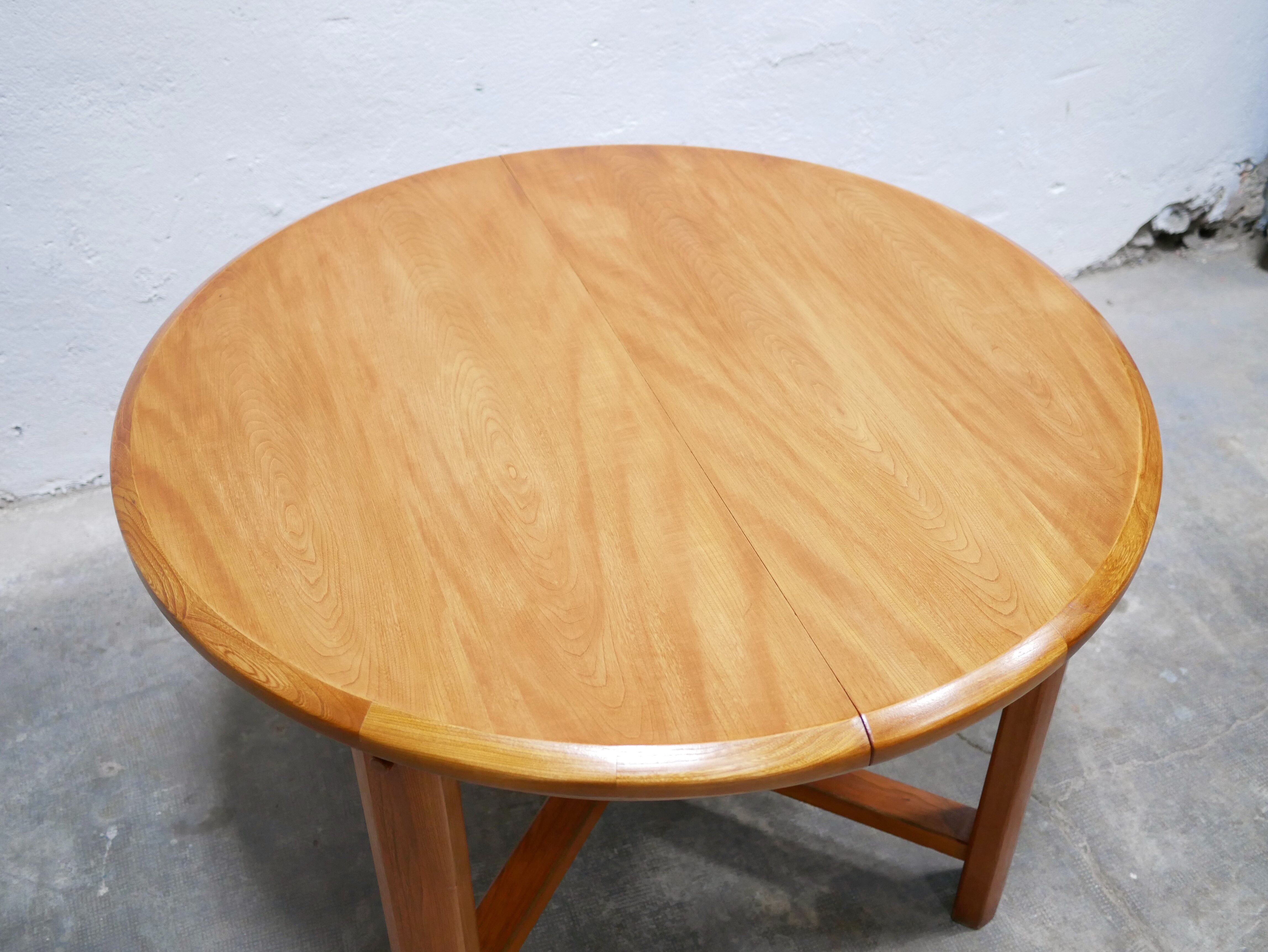 Vintage extendable round wooden dining table