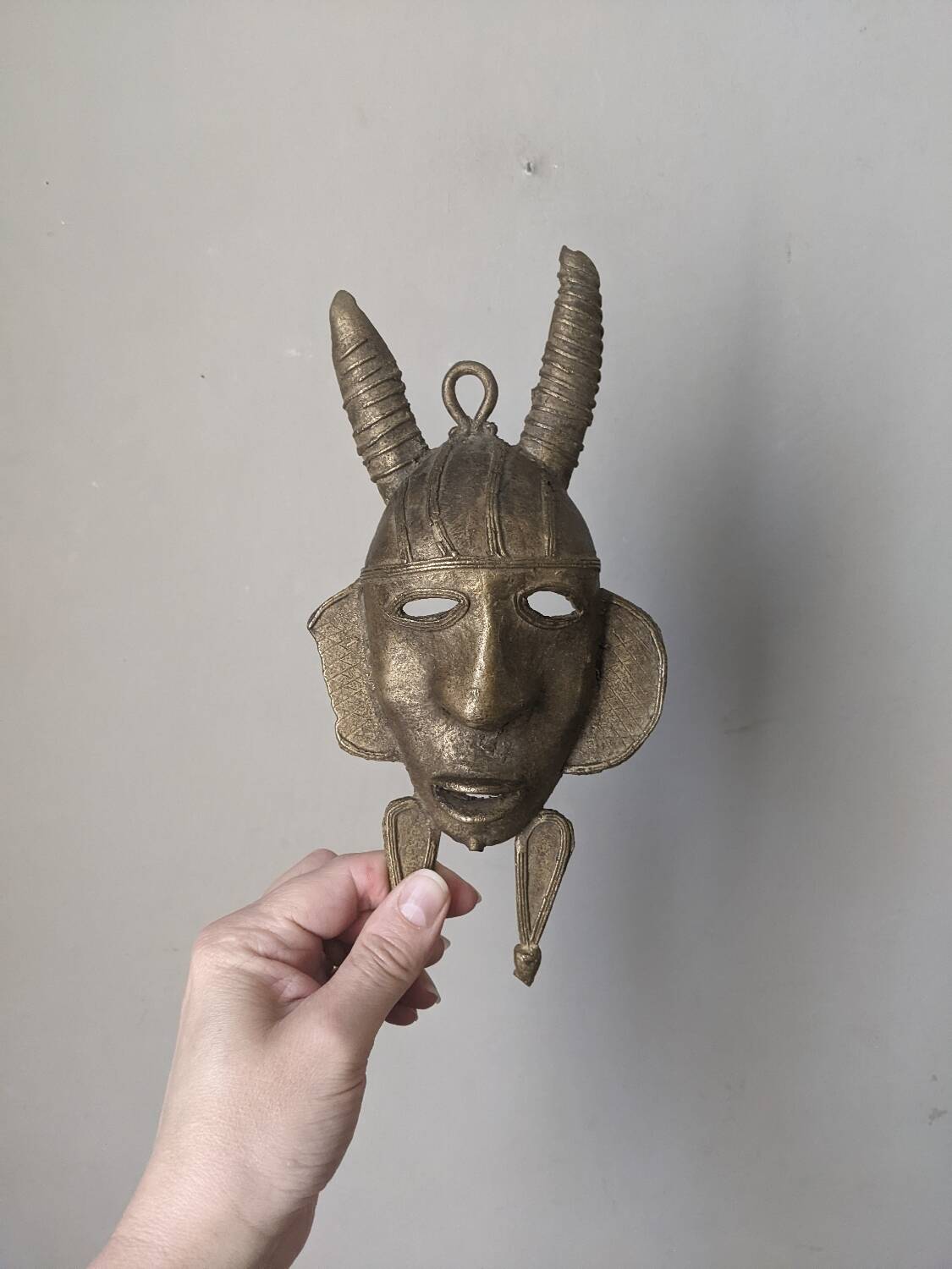 Handcrafted bronze wall mask, Sénoufo African art.