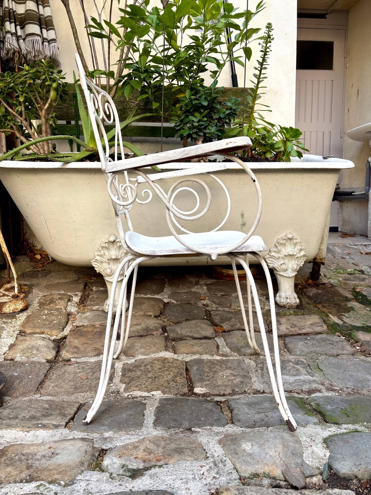 White cast iron garden chair no. 3