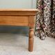 Petite table basse aux pieds tournés en chêne massif (rénovée)