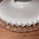 Applique murale vintage en opaline blanche