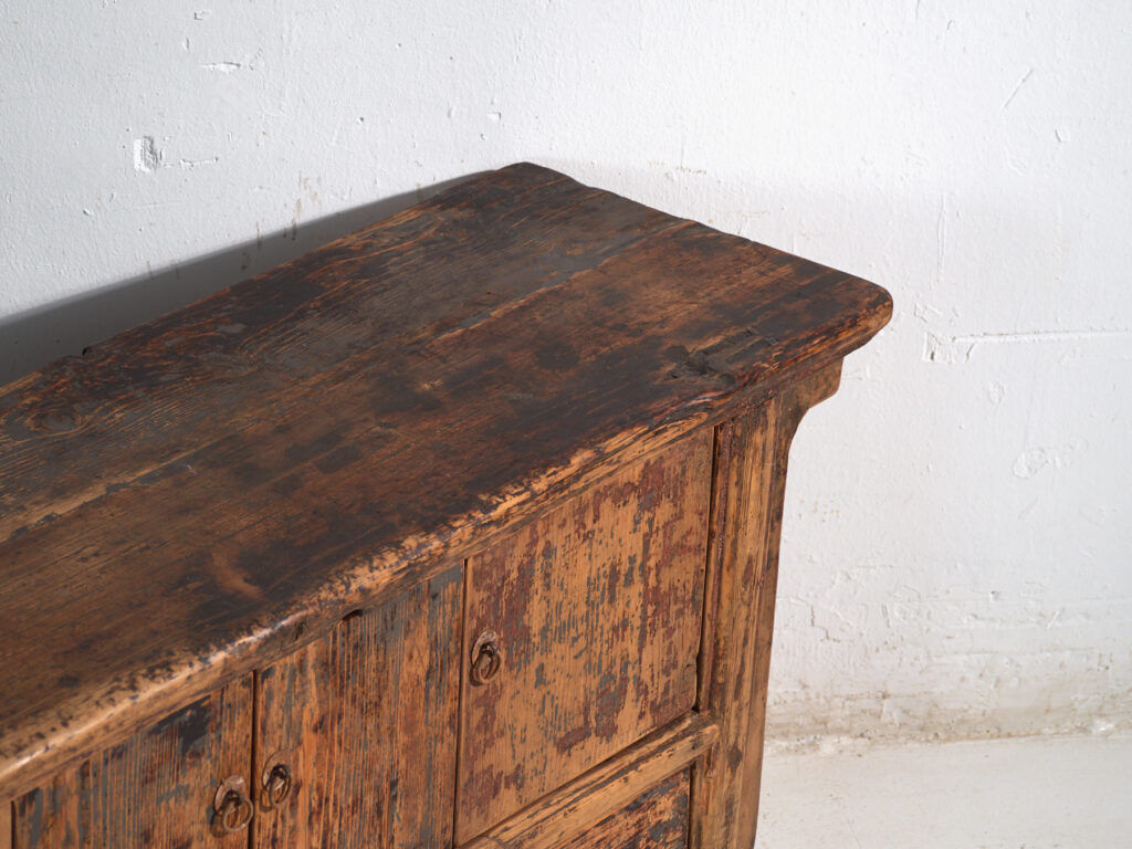 Low buffet in elm with four doors and three drawers – China, circa 1930