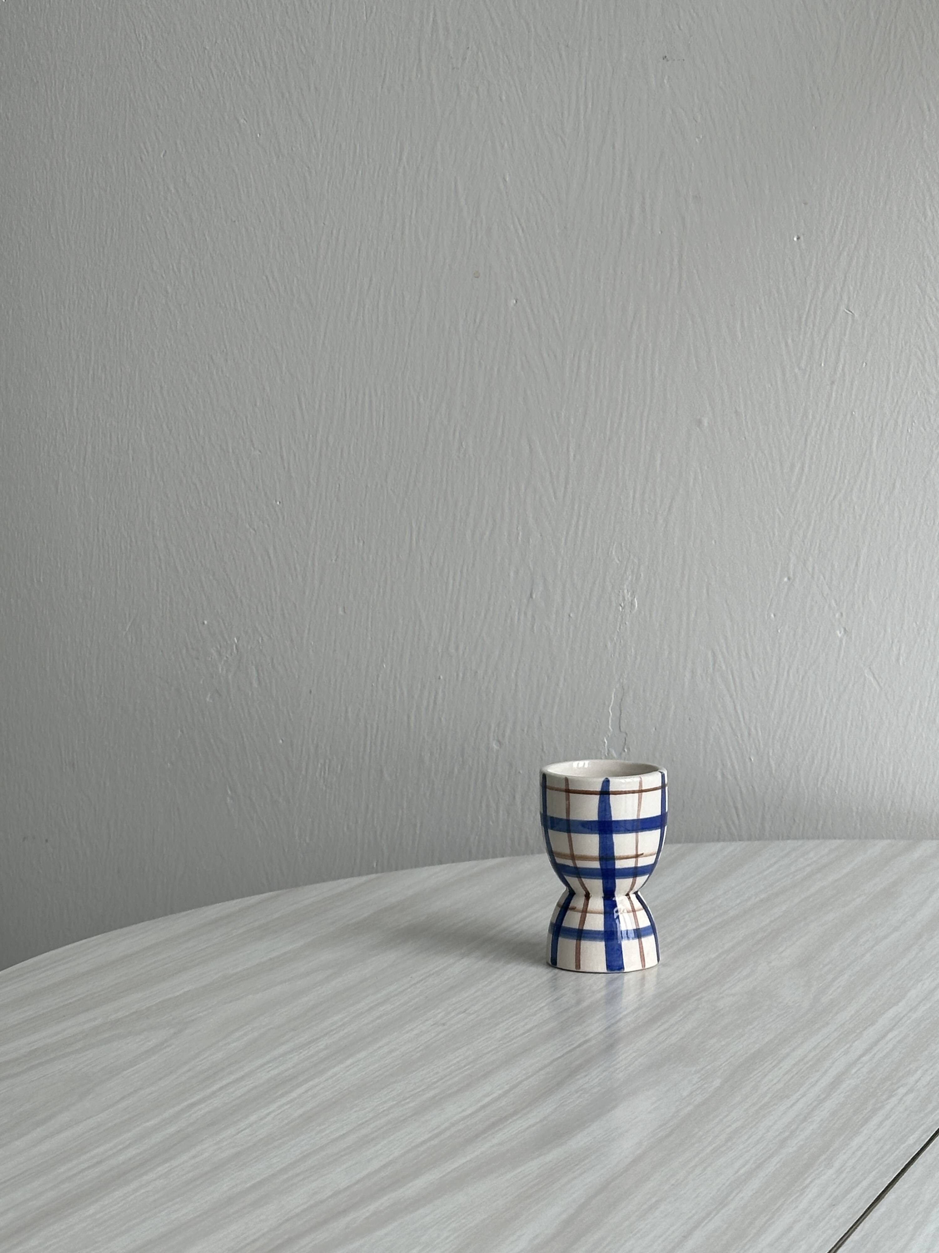 Ceramic egg cup, blue and beige checkered pattern