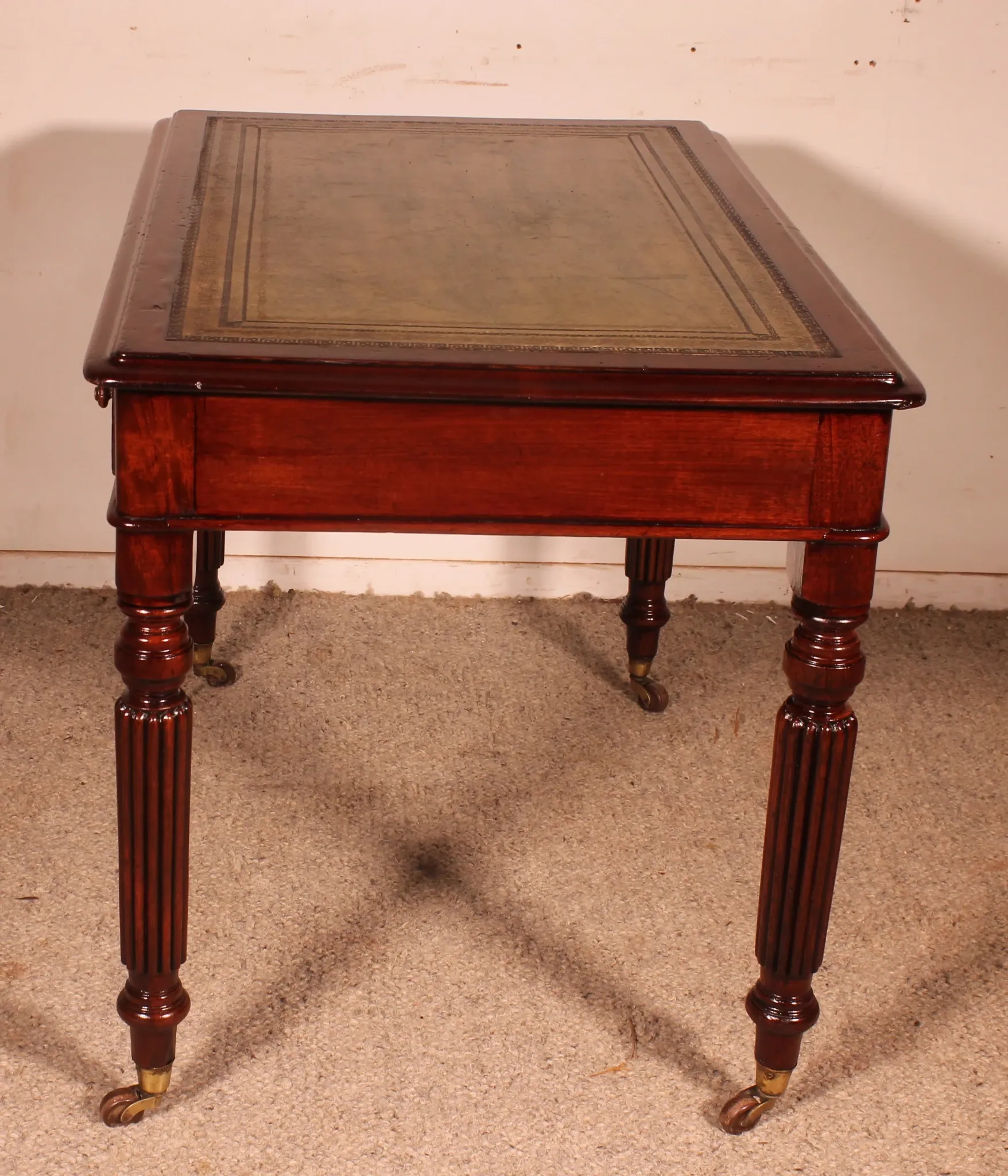 flat desk with two drawers from the early 19th century in mahogany - England circa 1