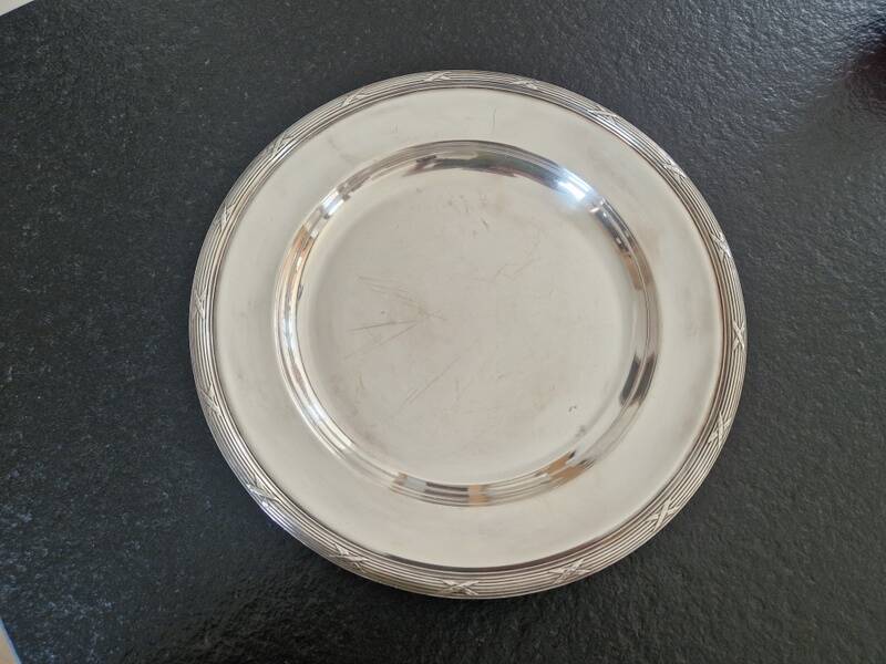 Christofle - Round service plate model Crossed Ribbons - in silver-plated metal