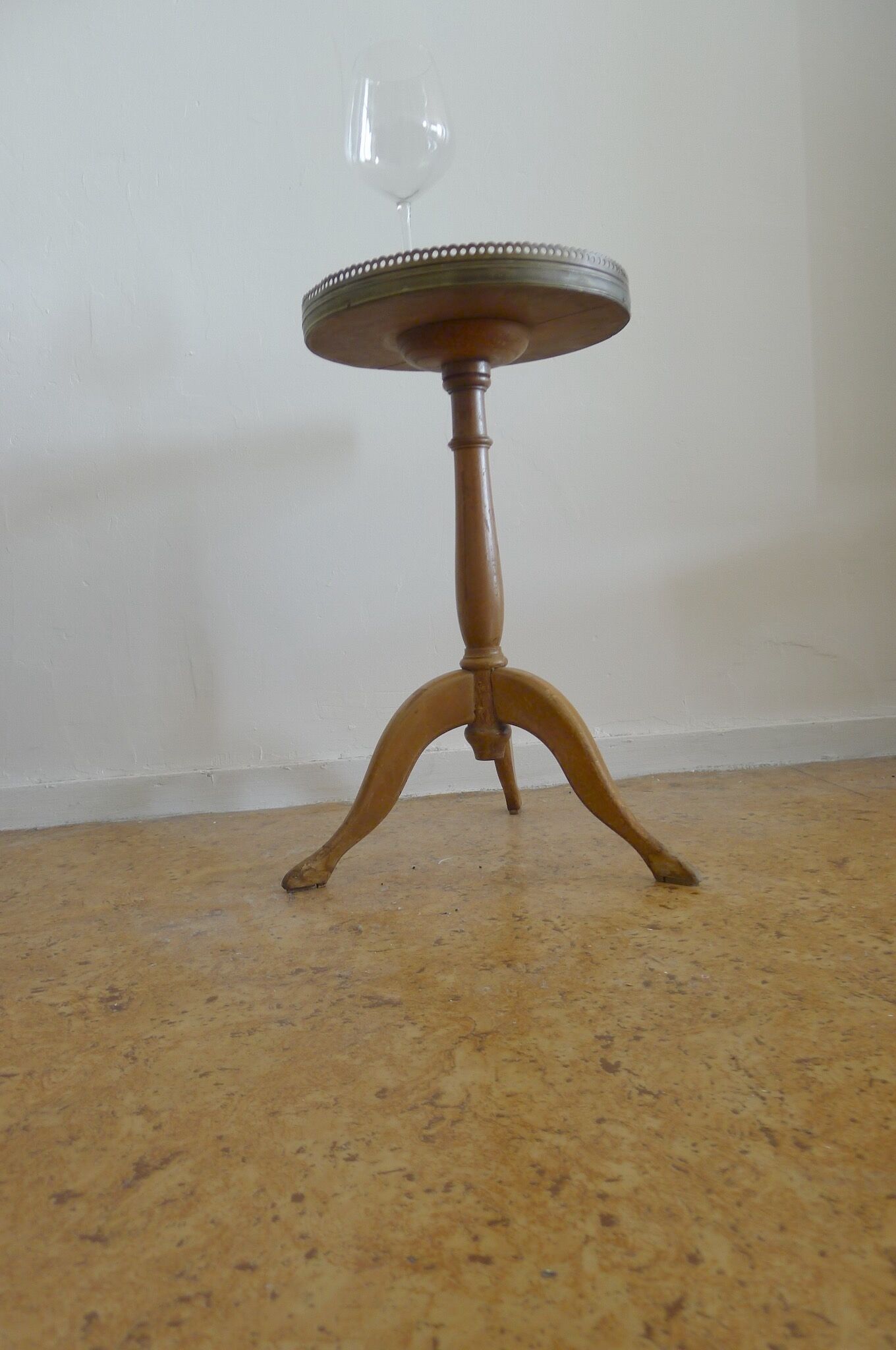 Tripod pedestal veined black marble