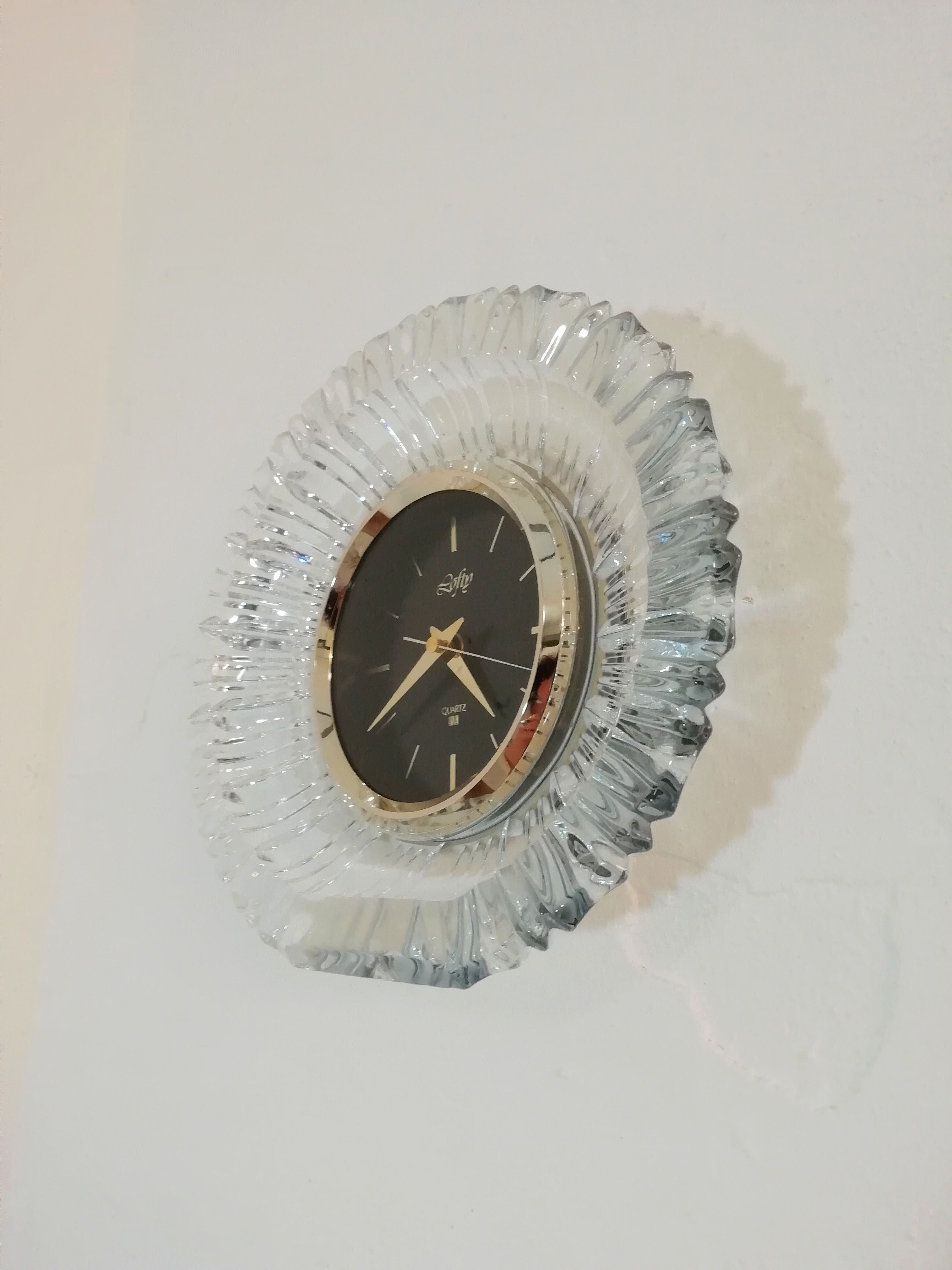 Horloge murale de la marque "Hoya"