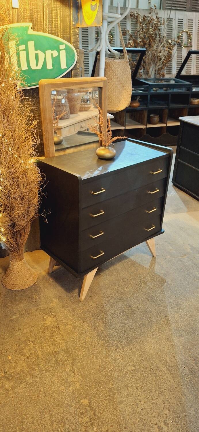 Vintage chest of drawers
