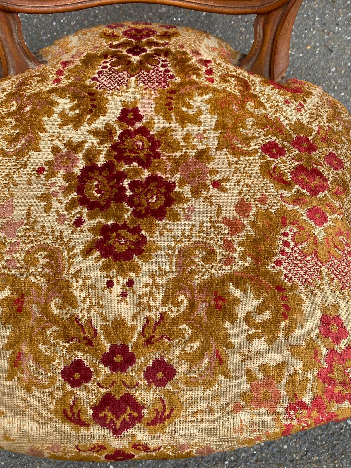 Louis XV armchair in carved solid wood and red and yellow fabric